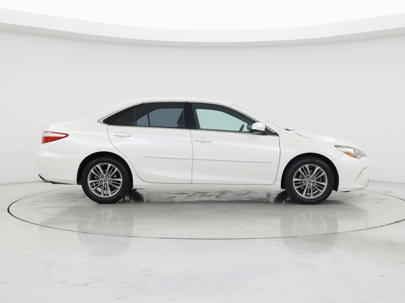 2015 Toyota Camry SE - Photo 8