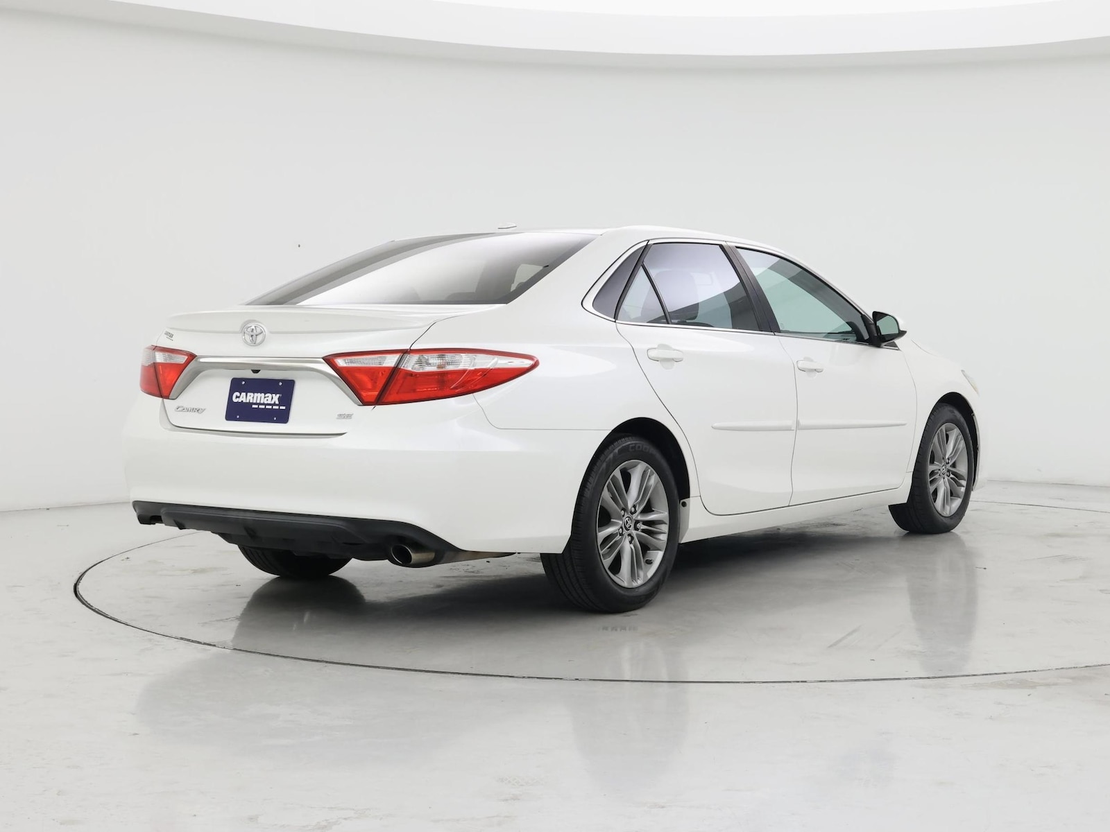 2015 Toyota Camry SE - Photo 9