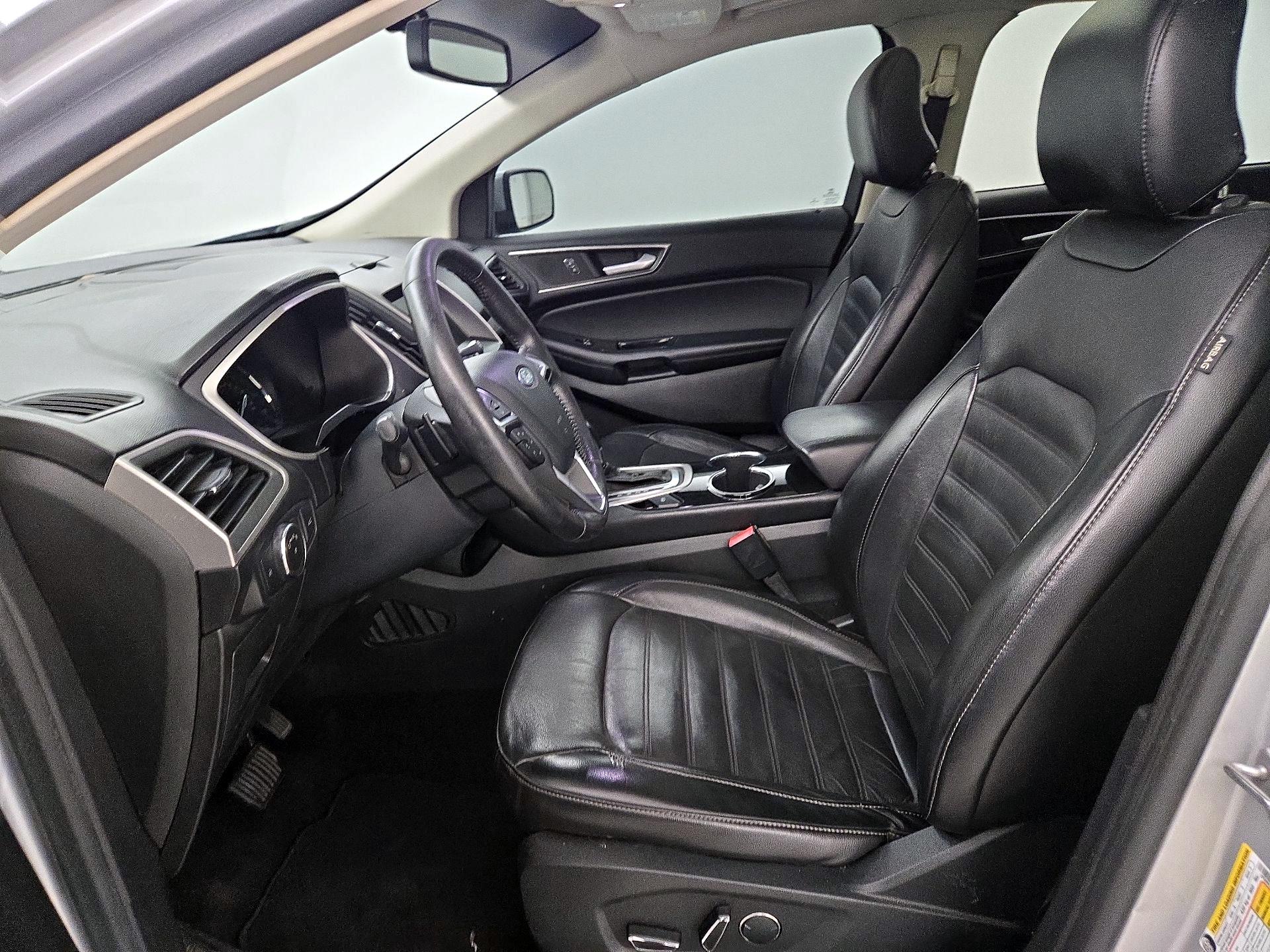 Thumbnail: 2016 Ford Edge - 11