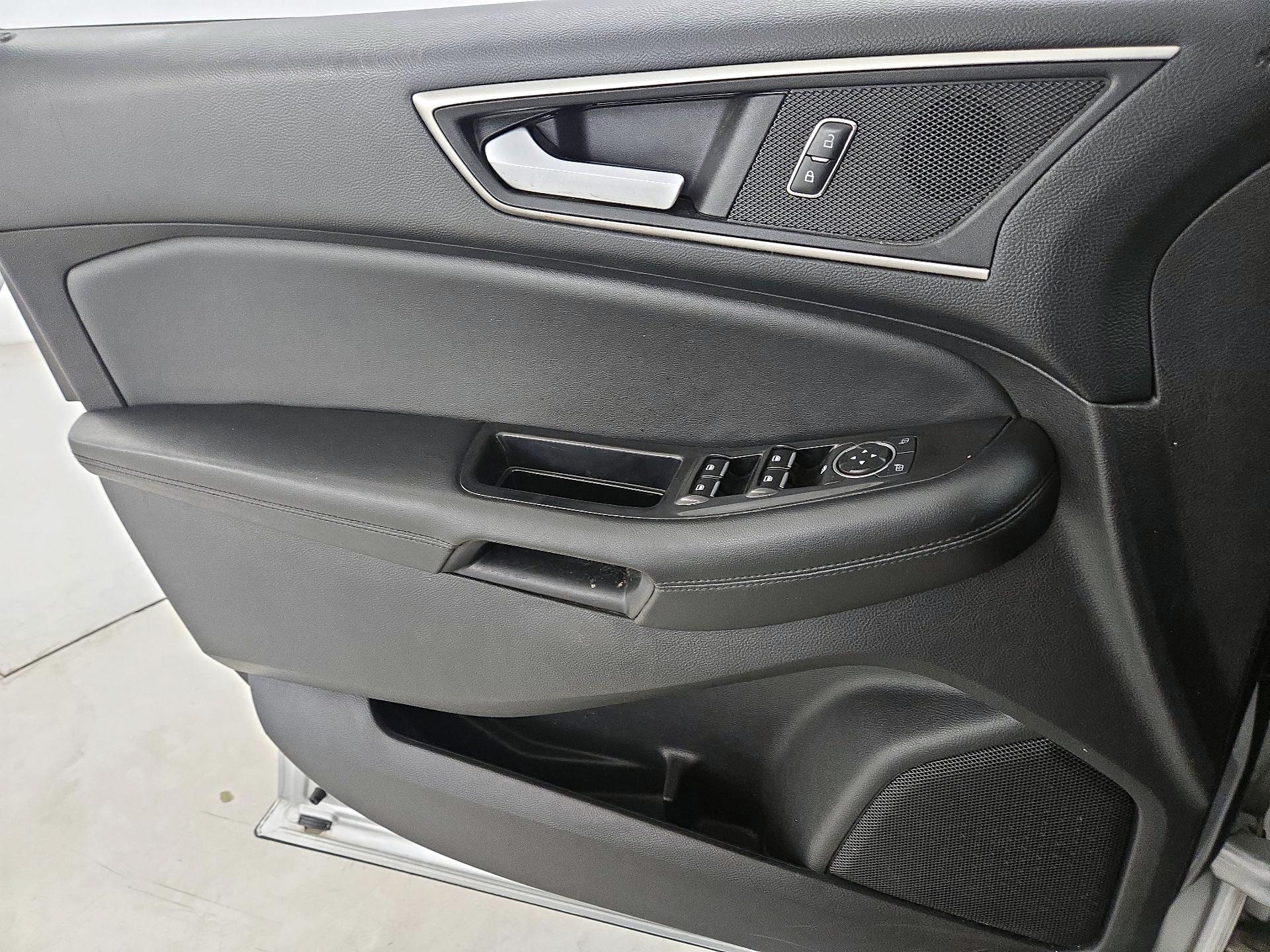 Thumbnail: 2016 Ford Edge - 12