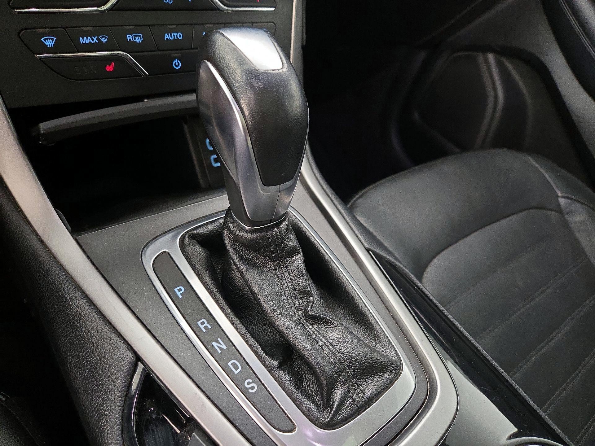 Thumbnail: 2016 Ford Edge - 18
