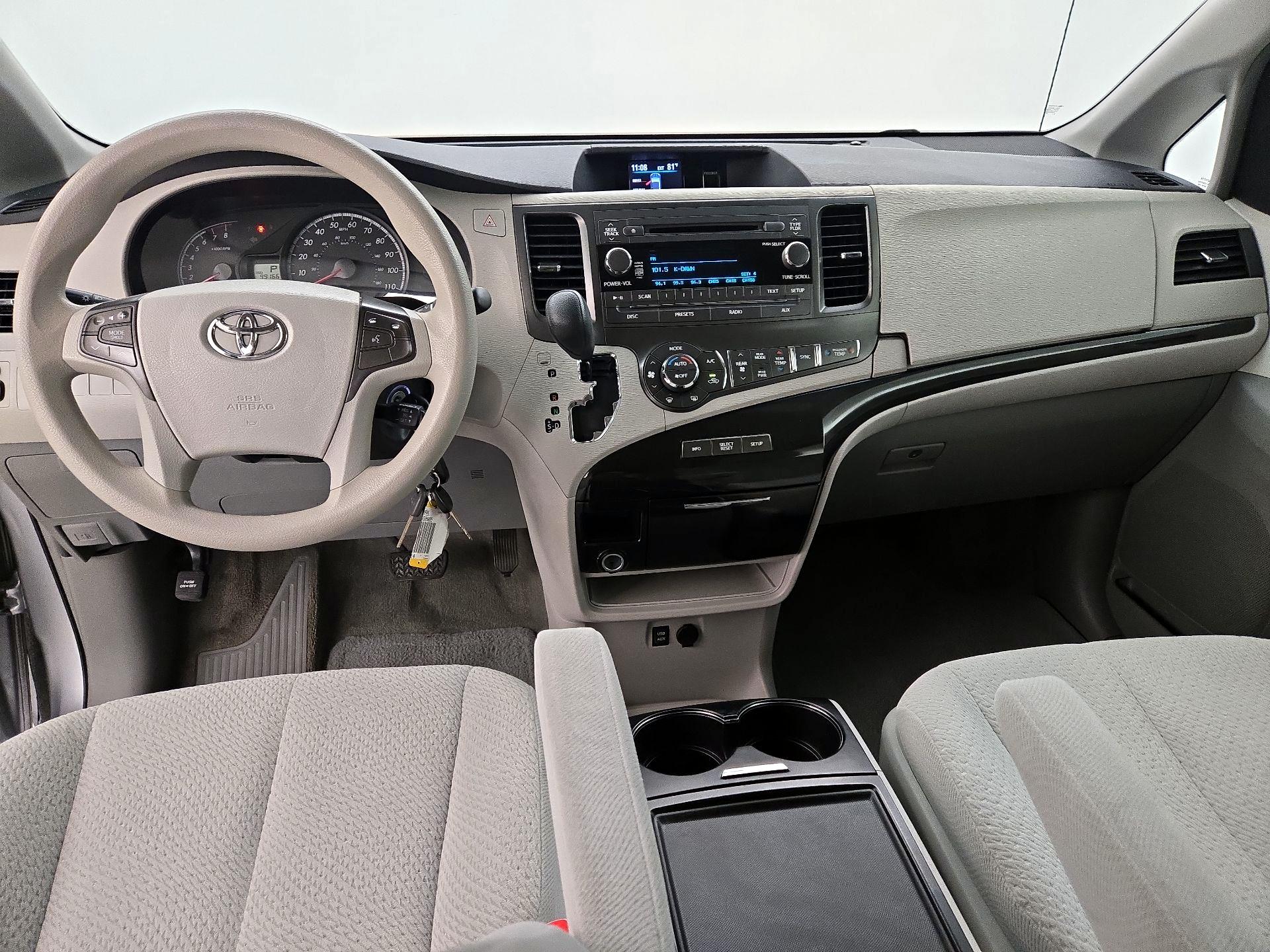Thumbnail: 2014 Toyota Sienna - 9