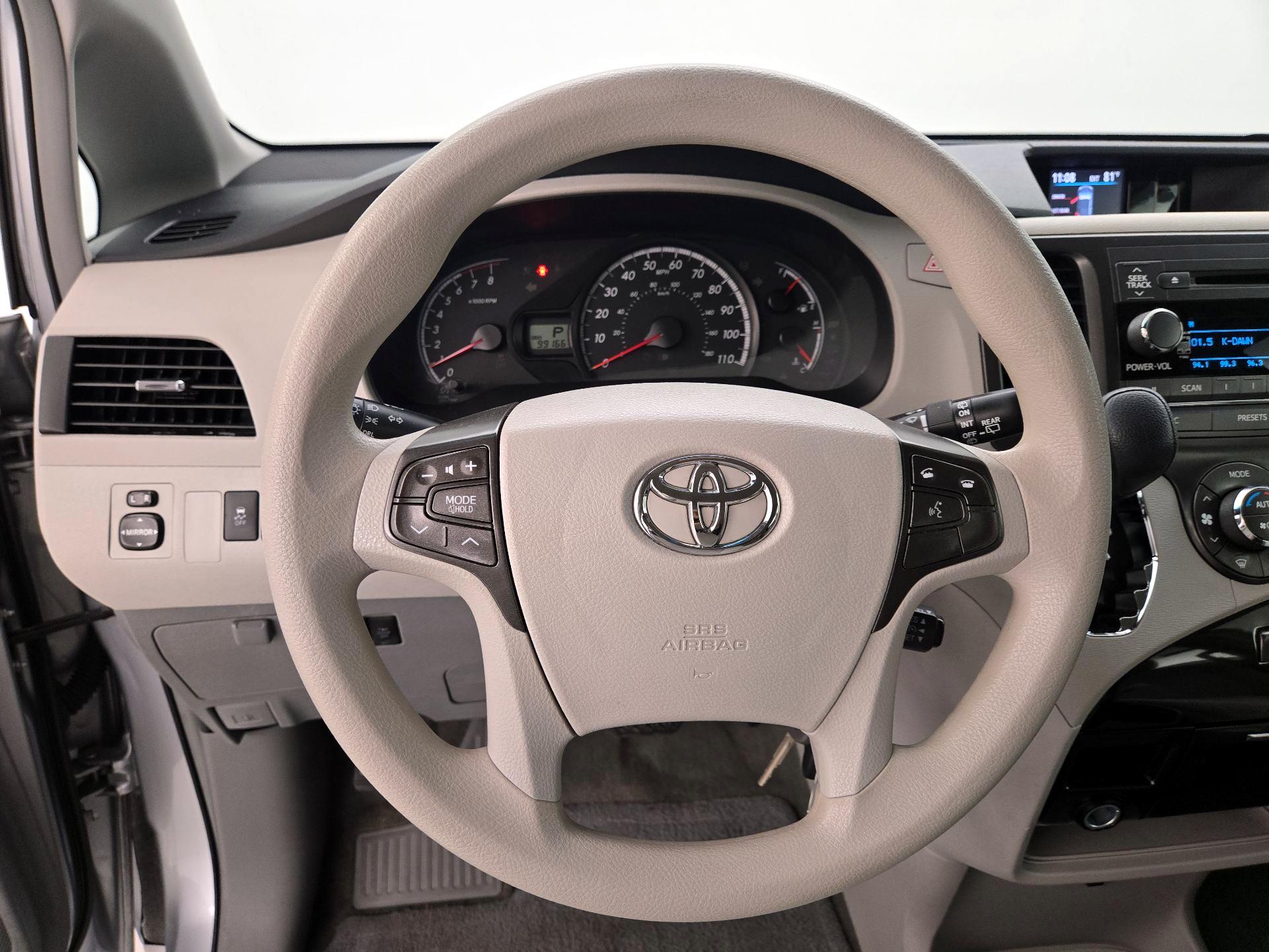 Thumbnail: 2014 Toyota Sienna - 10