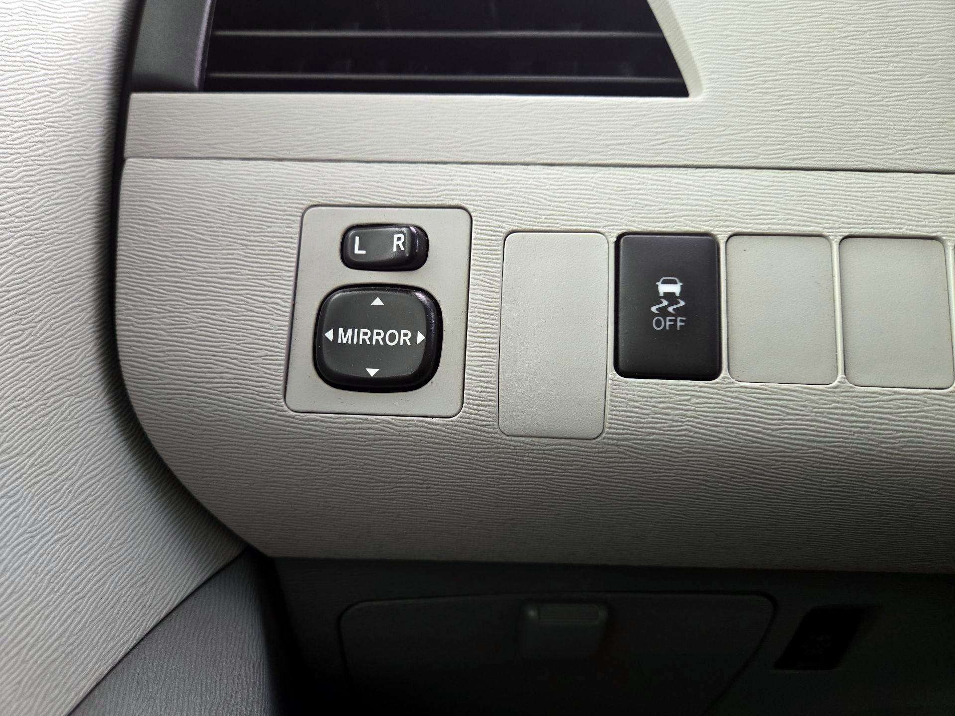 Thumbnail: 2014 Toyota Sienna - 13