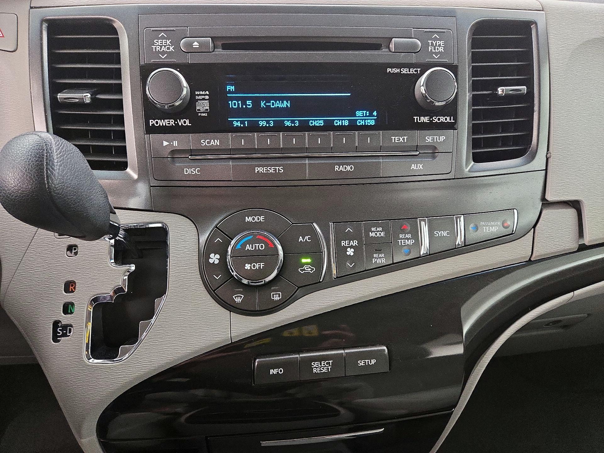 Thumbnail: 2014 Toyota Sienna - 16