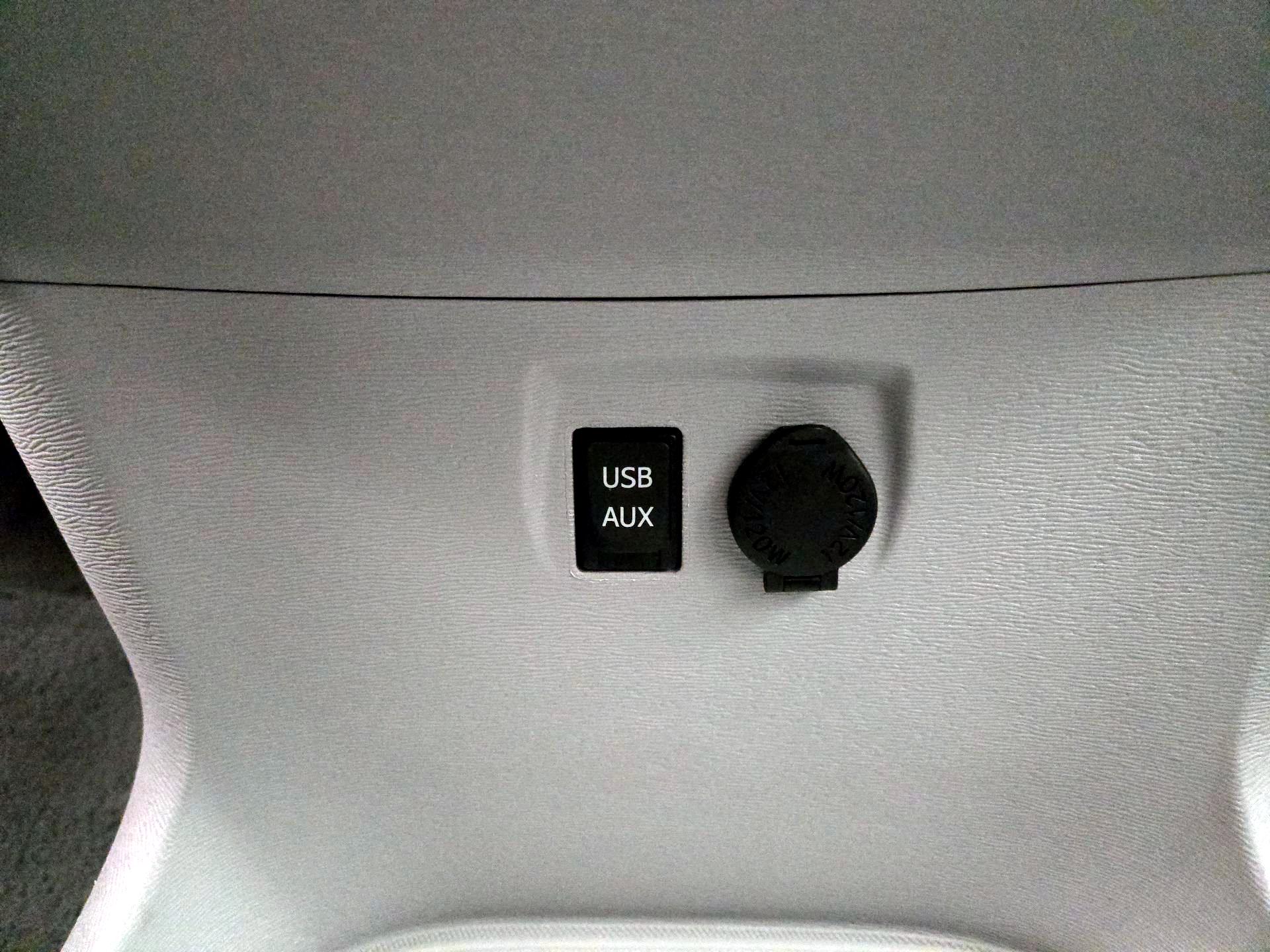 Thumbnail: 2014 Toyota Sienna - 18