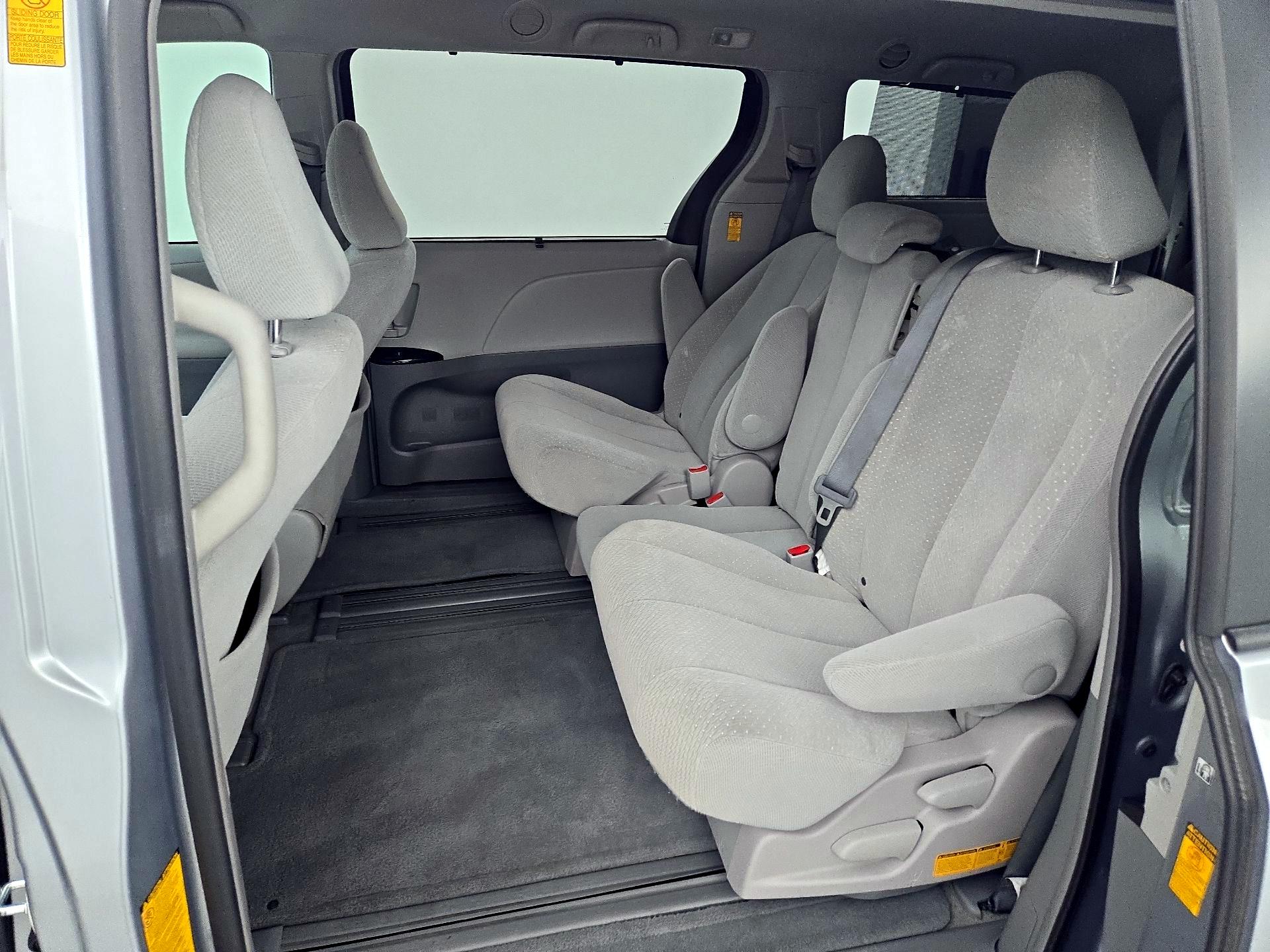 Thumbnail: 2014 Toyota Sienna - 19