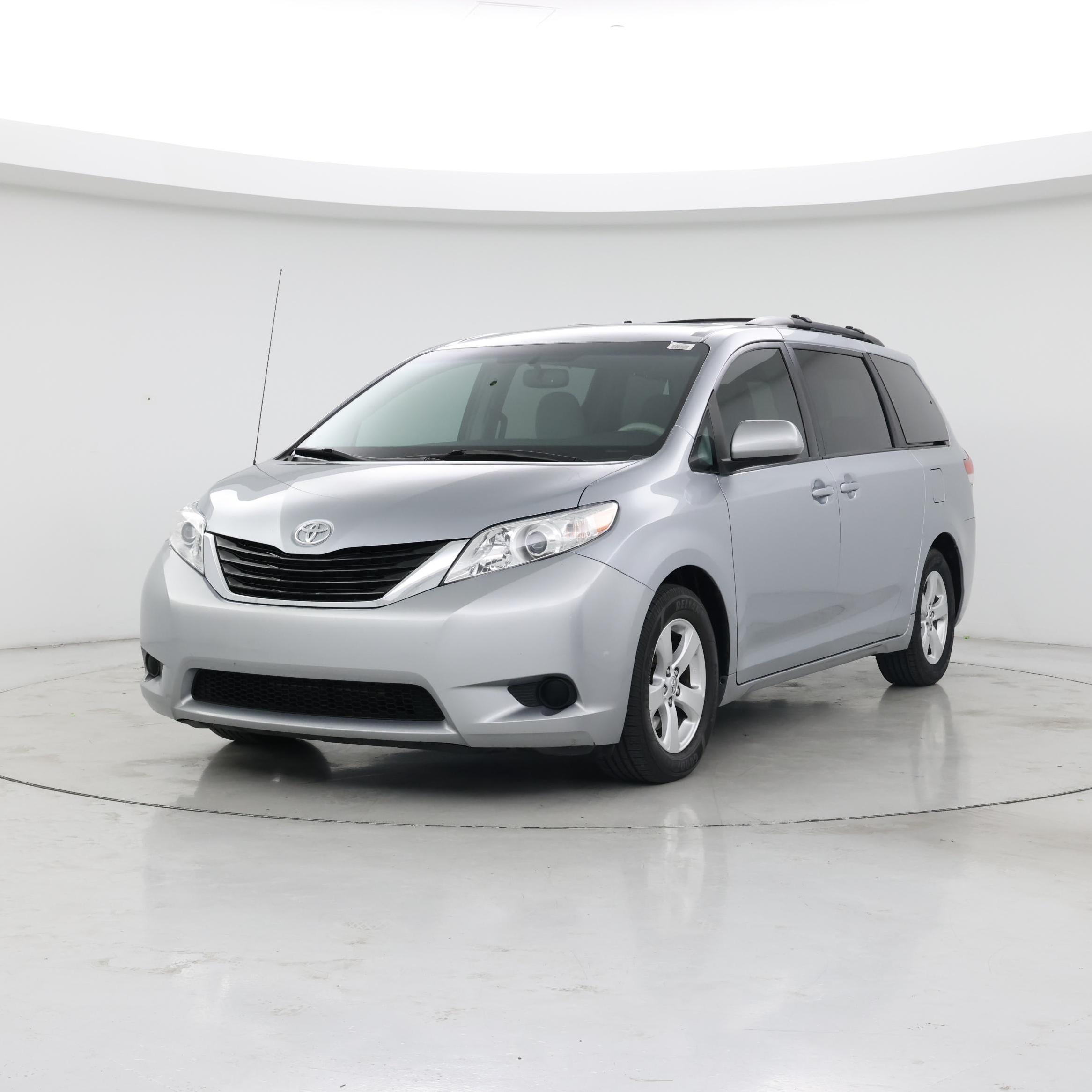 Thumbnail: 2014 Toyota Sienna - 4
