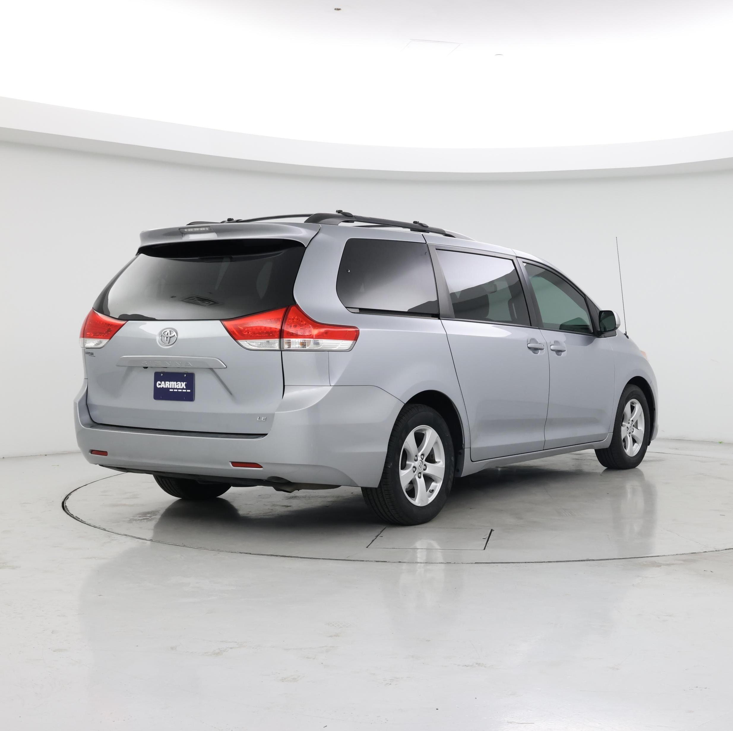 Thumbnail: 2014 Toyota Sienna - 8