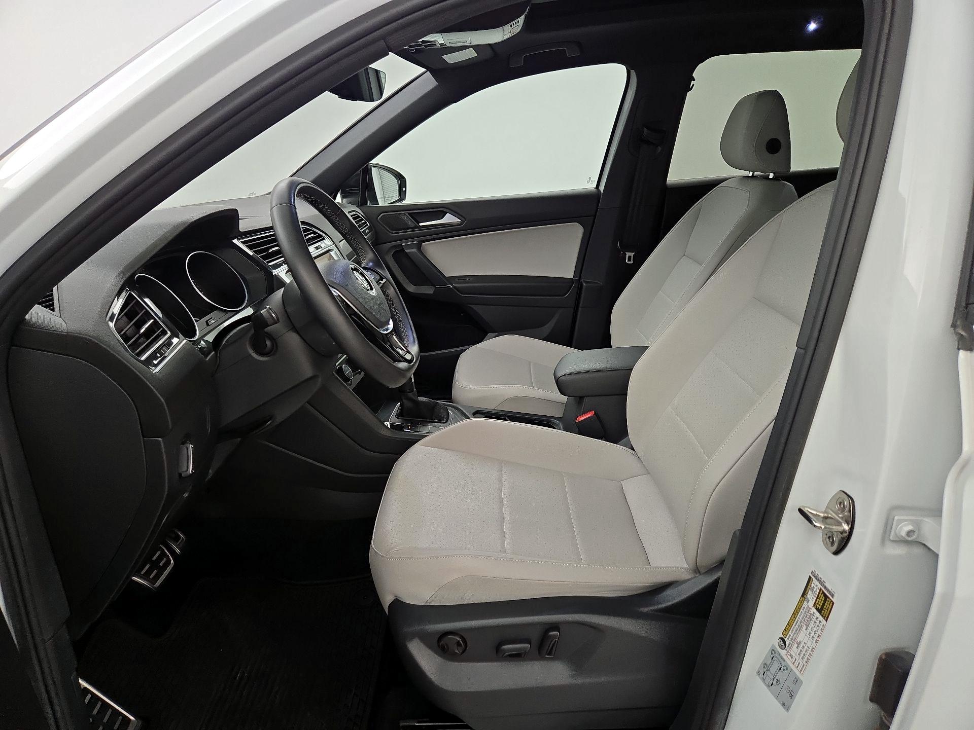 Thumbnail: 2020 Volkswagen Tiguan - 11
