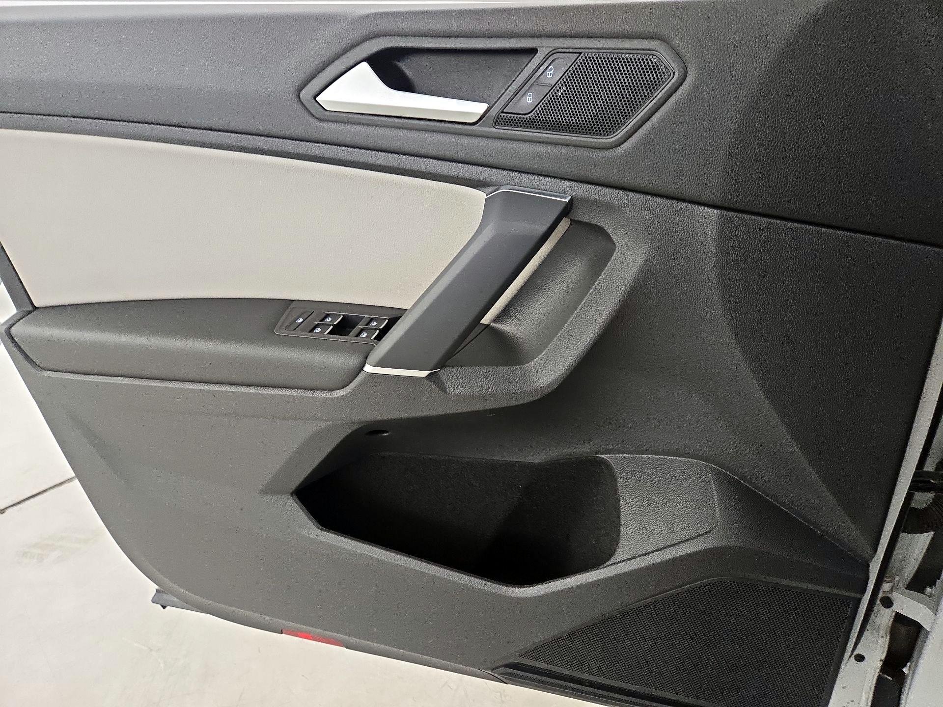 Thumbnail: 2020 Volkswagen Tiguan - 12