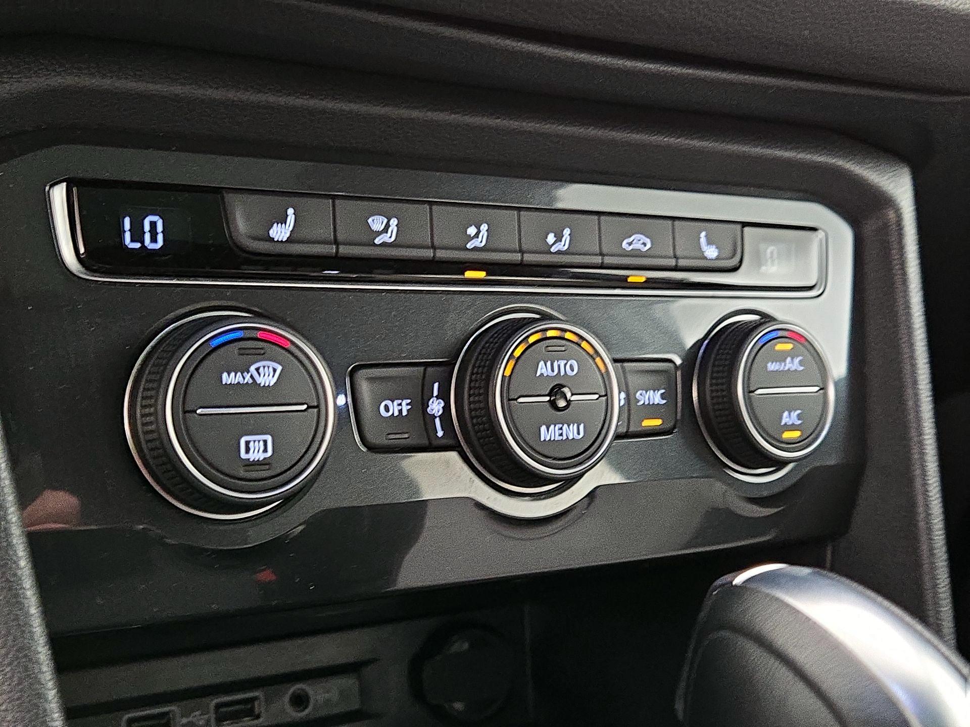 Thumbnail: 2020 Volkswagen Tiguan - 16