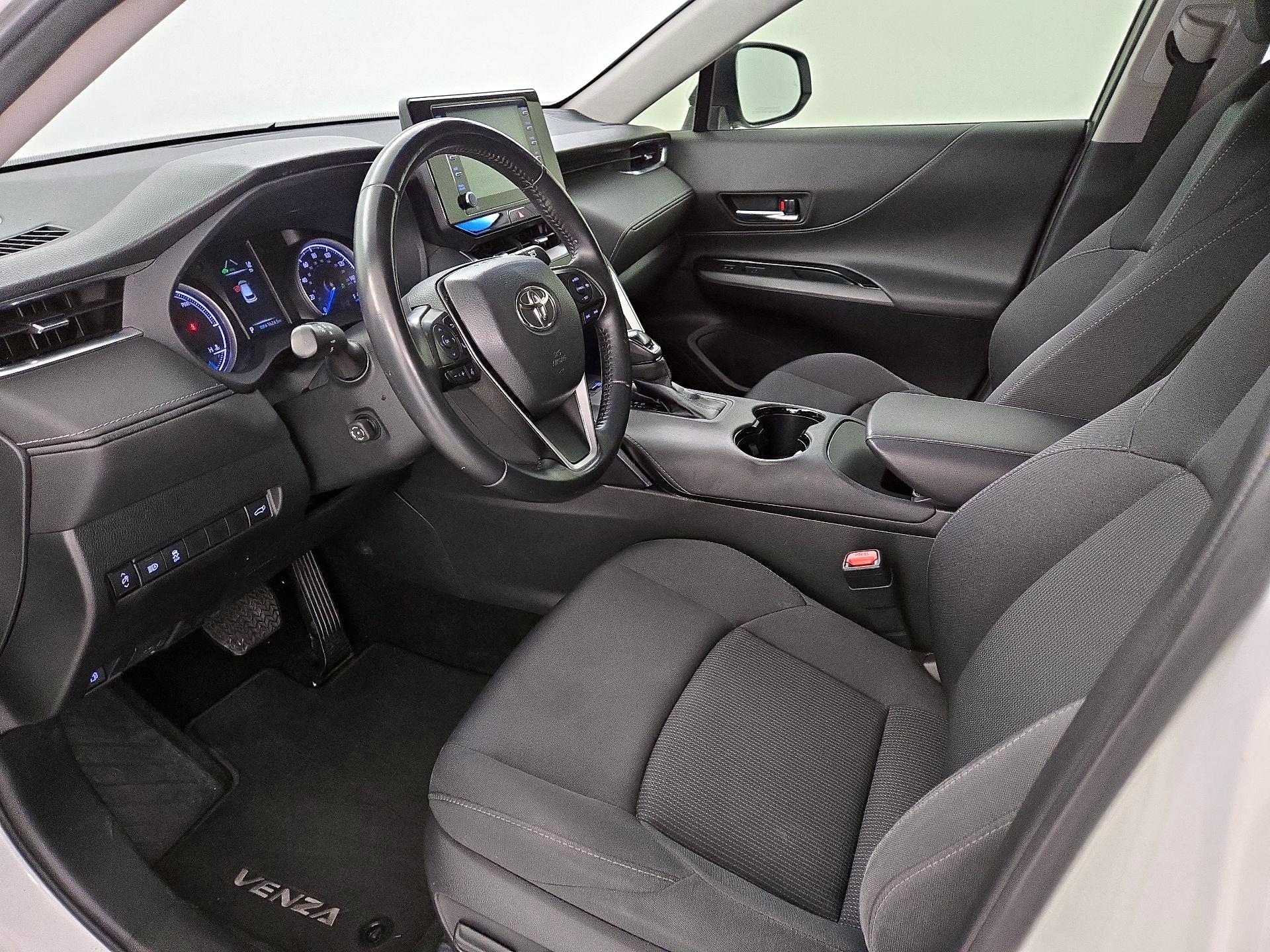 Thumbnail: 2022 Toyota Venza - 11