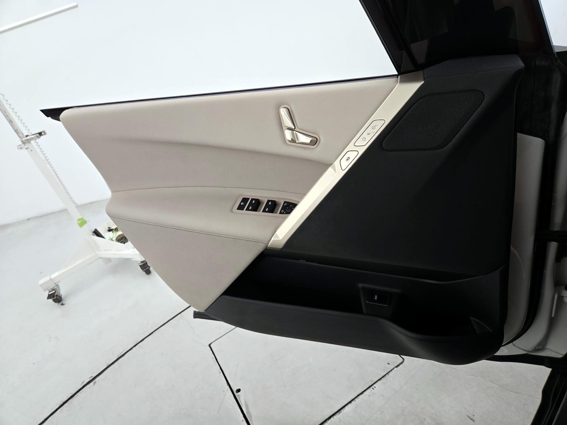 Thumbnail: 2023 BMW iX - 12
