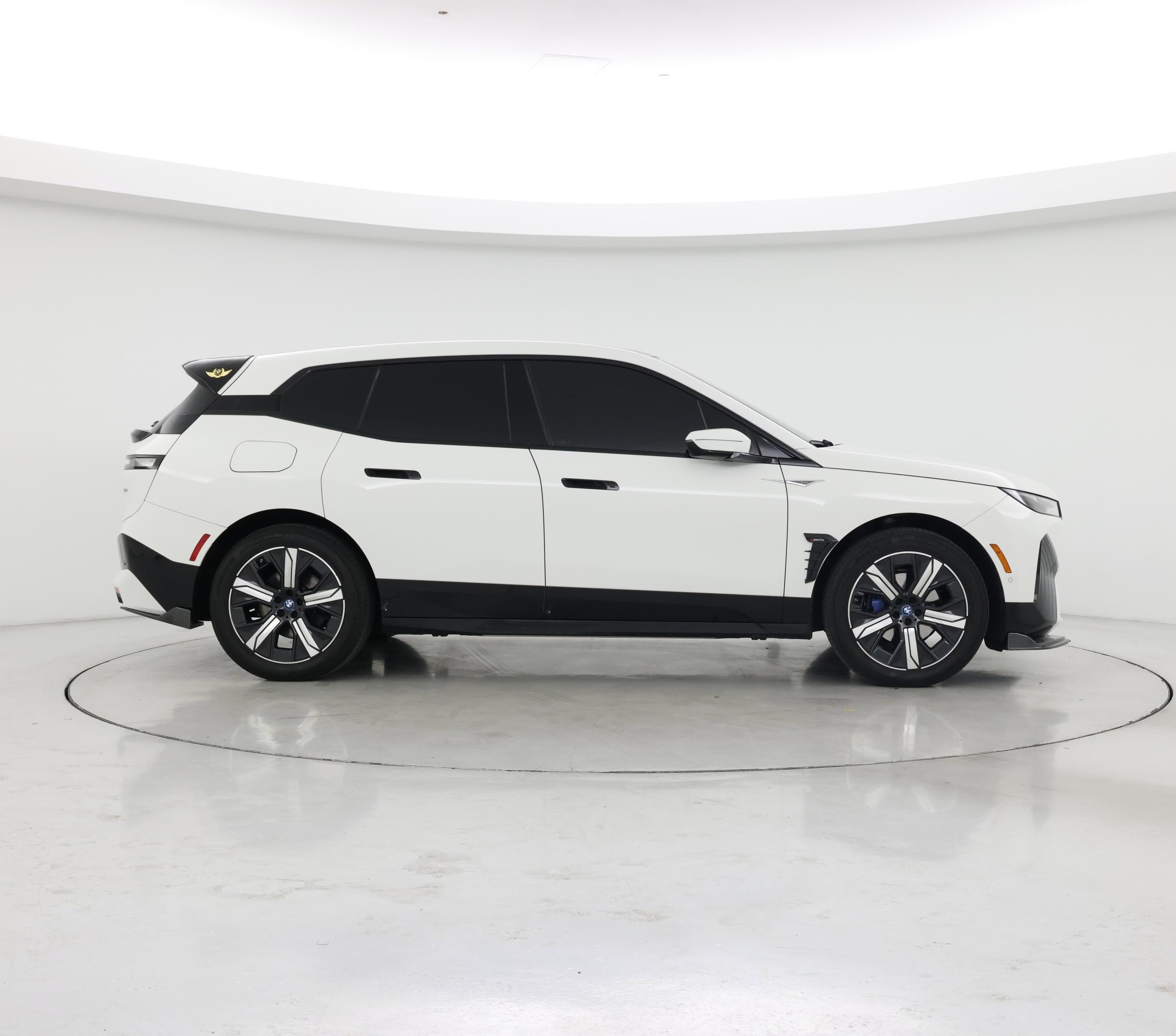 Thumbnail: 2023 BMW iX - 7