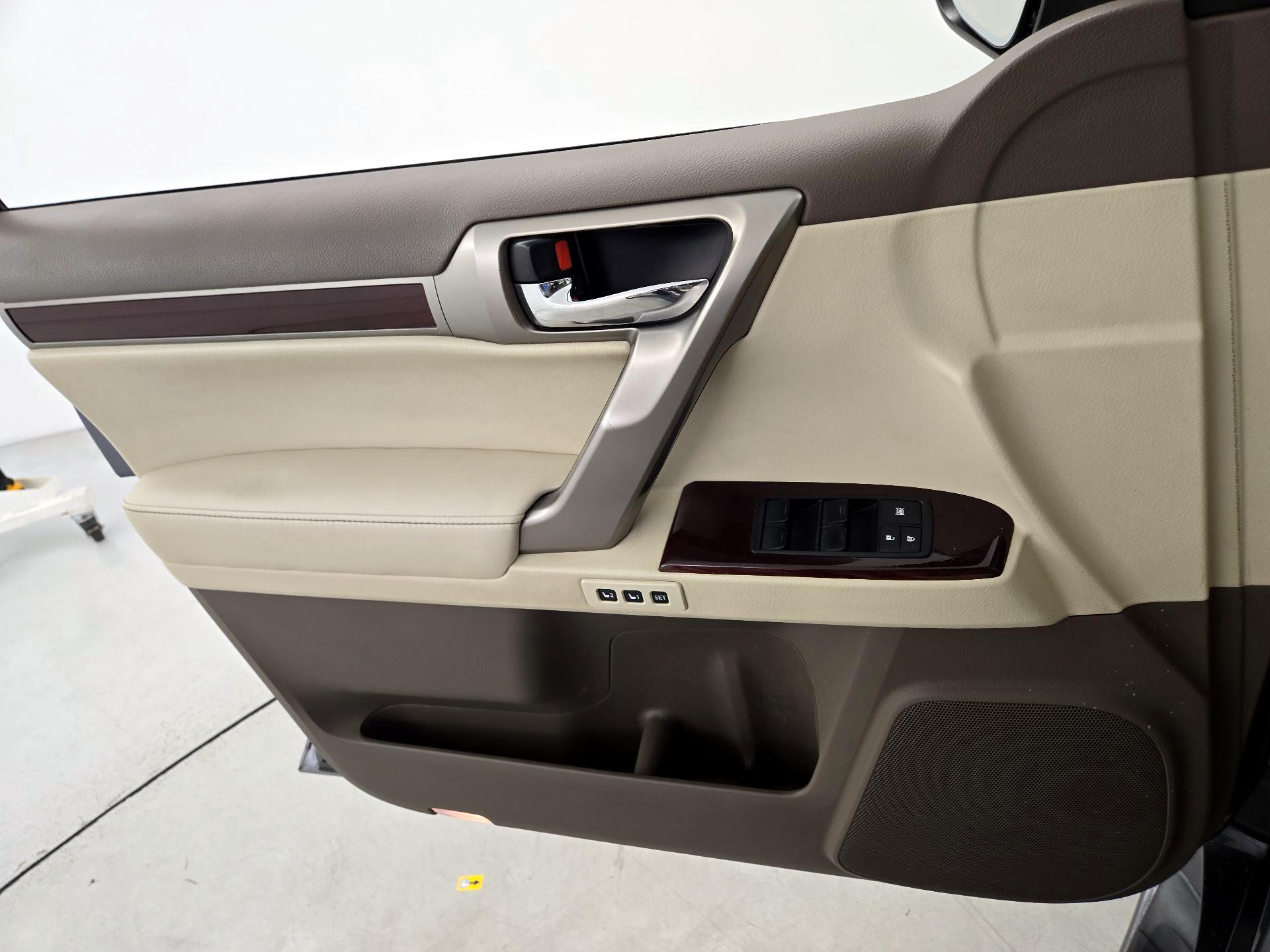Thumbnail: 2016 Lexus GX - 12