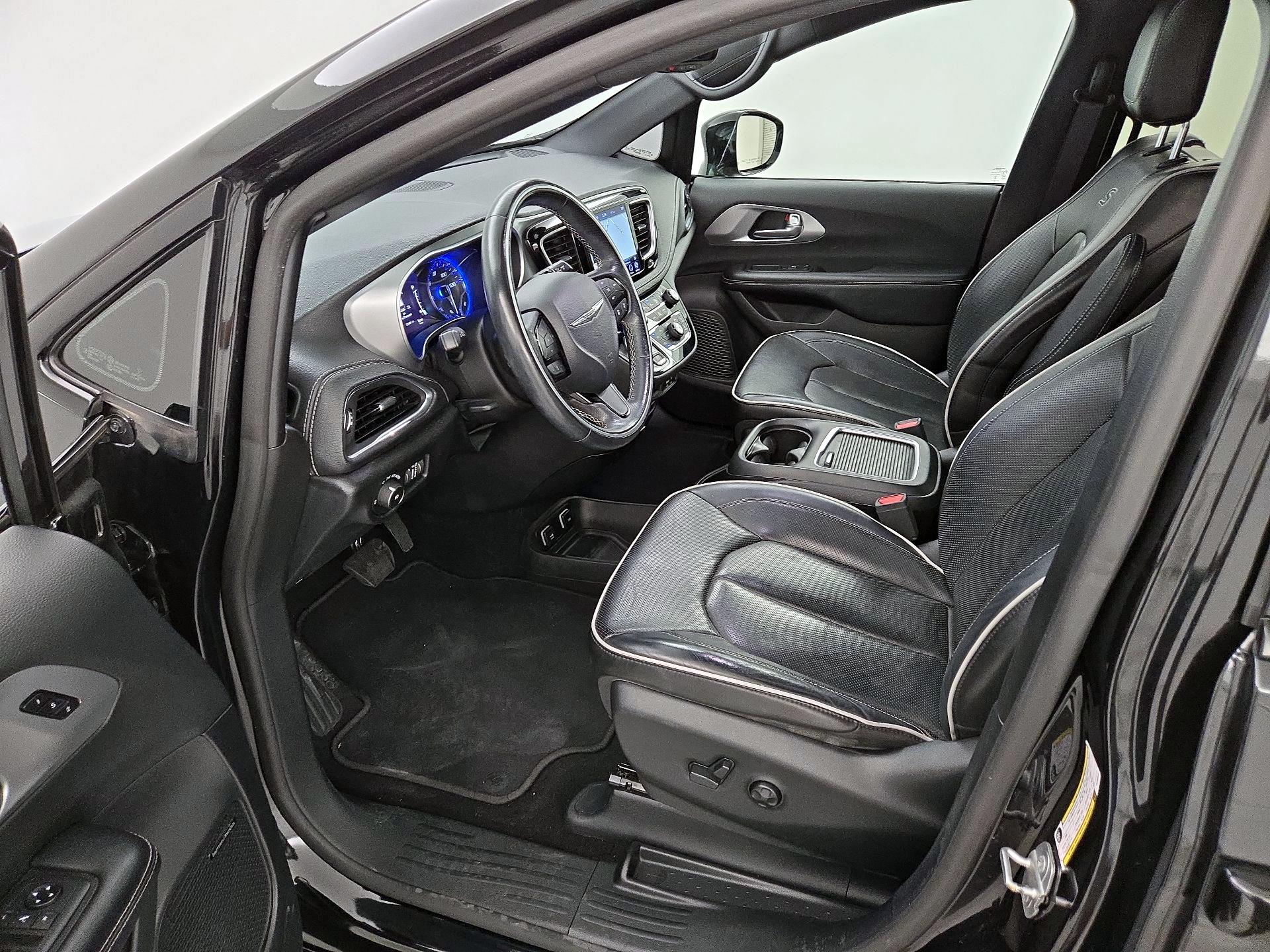 Thumbnail: 2019 Chrysler Pacifica - 11