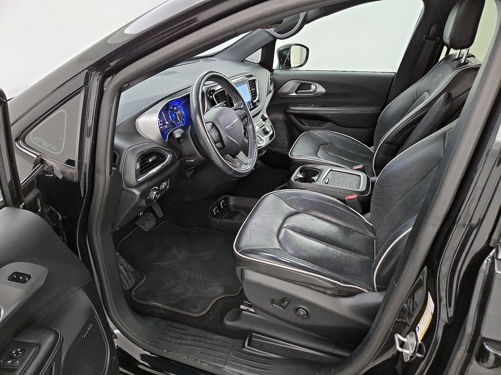 2019 Chrysler Pacifica Limited - Photo 12
