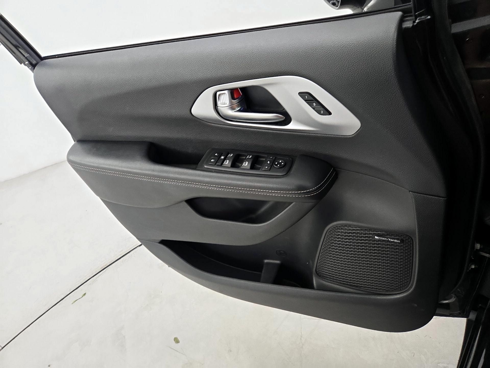 Thumbnail: 2019 Chrysler Pacifica - 12