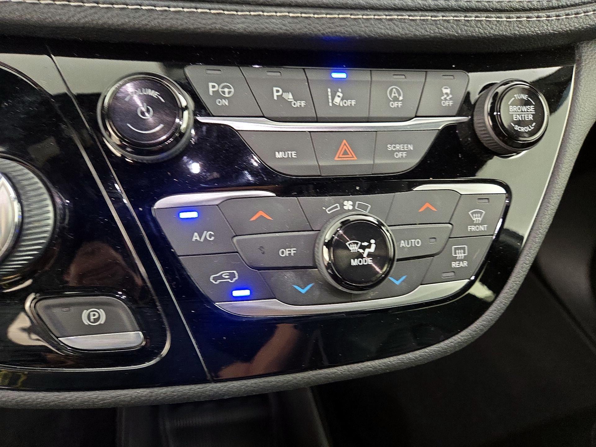 Thumbnail: 2019 Chrysler Pacifica - 17