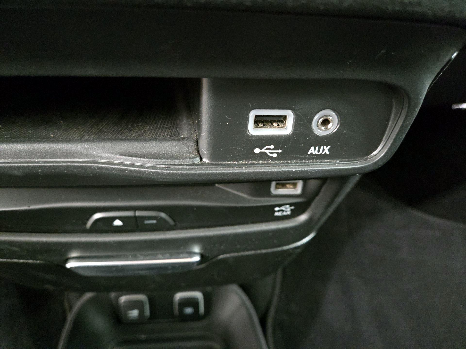 Thumbnail: 2019 Chrysler Pacifica - 19