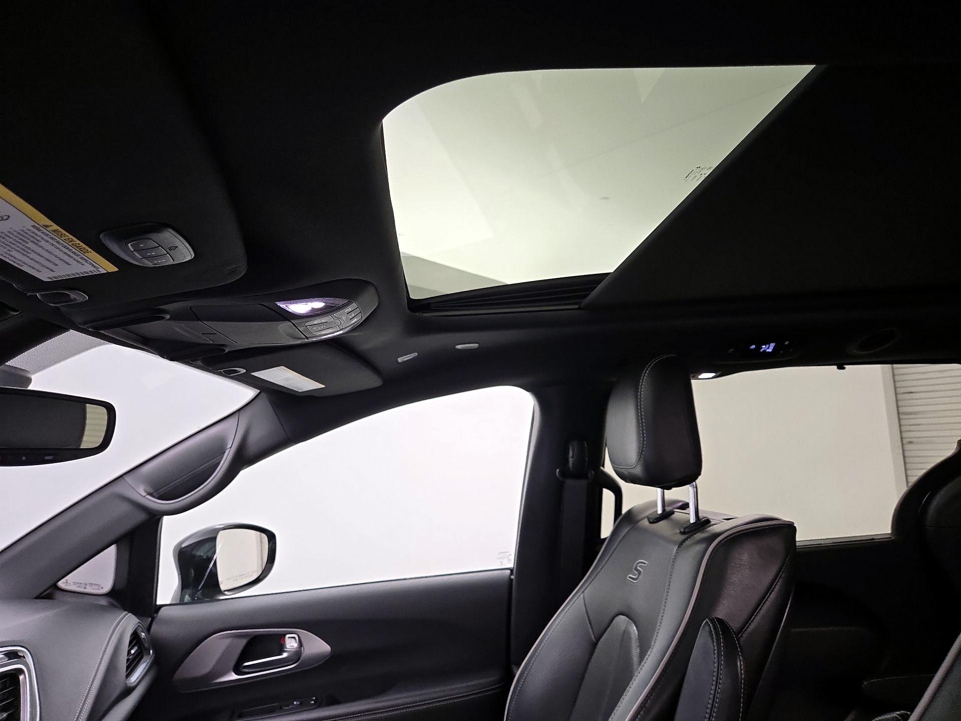 Thumbnail: 2019 Chrysler Pacifica - 20