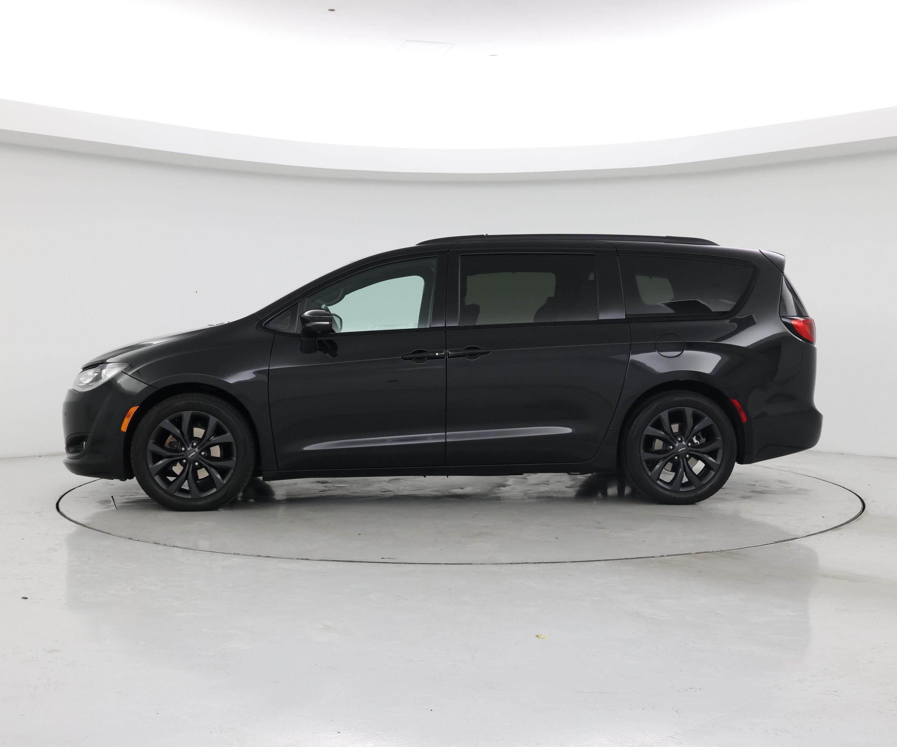 Thumbnail: 2019 Chrysler Pacifica - 3