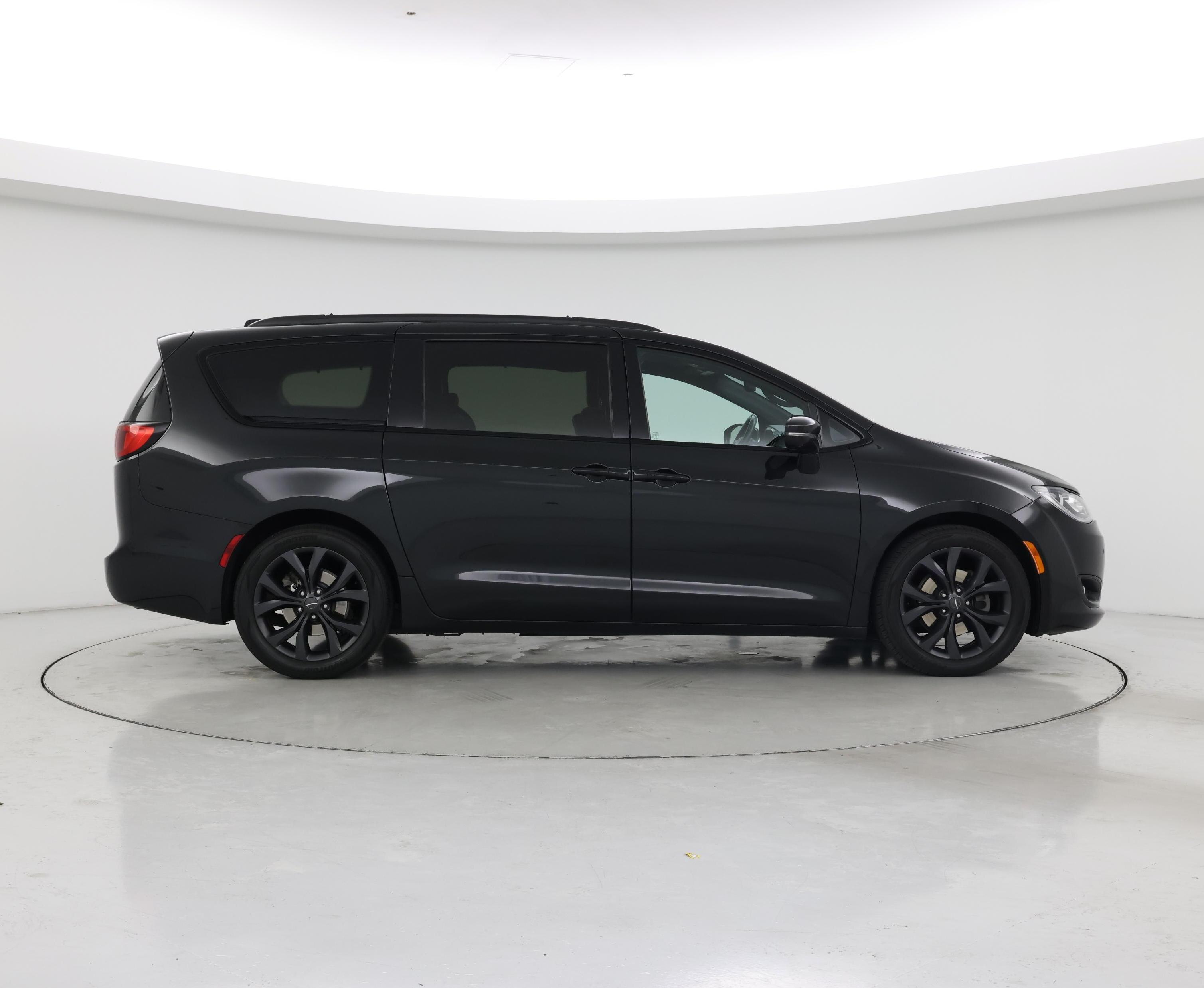 Thumbnail: 2019 Chrysler Pacifica - 7
