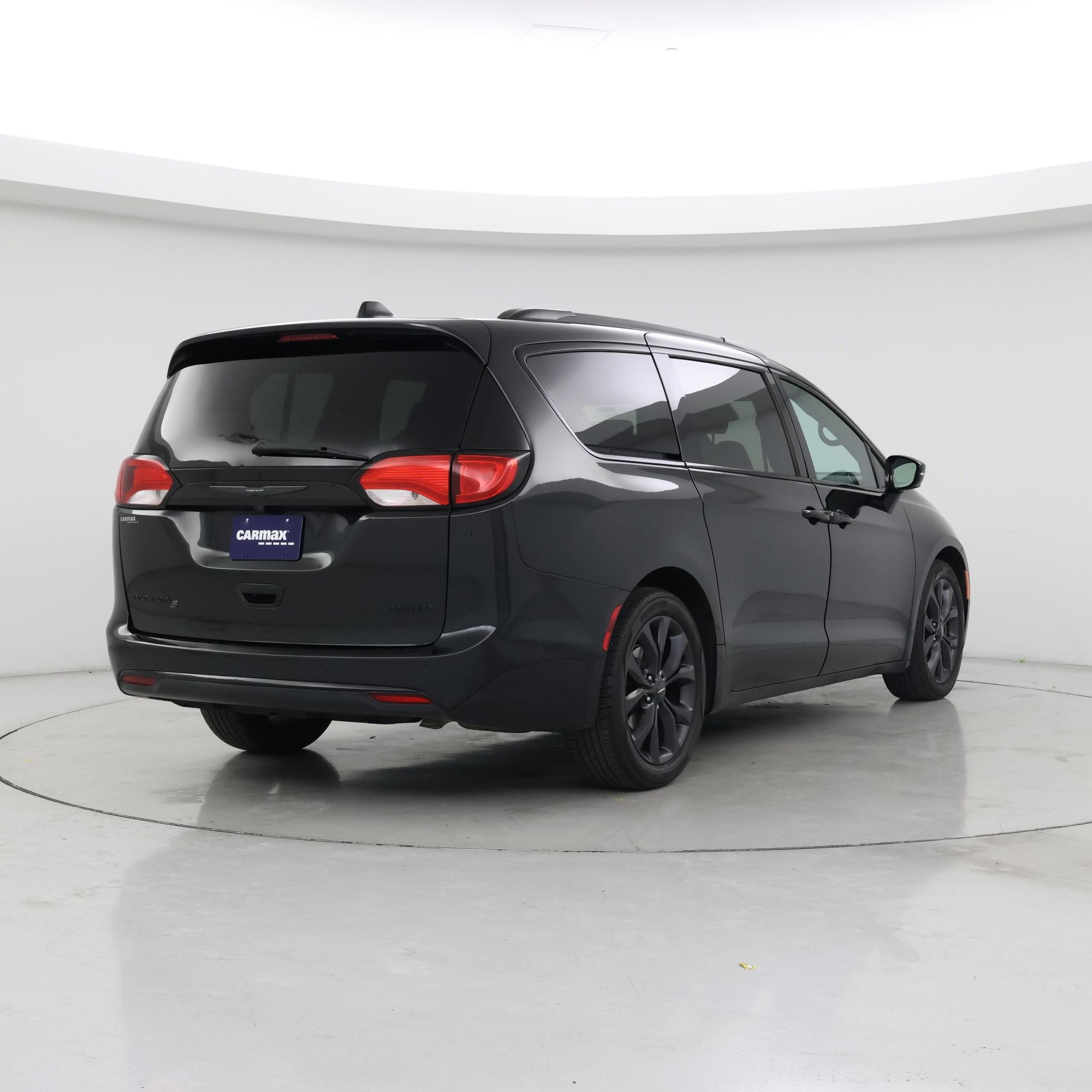 Thumbnail: 2019 Chrysler Pacifica - 8
