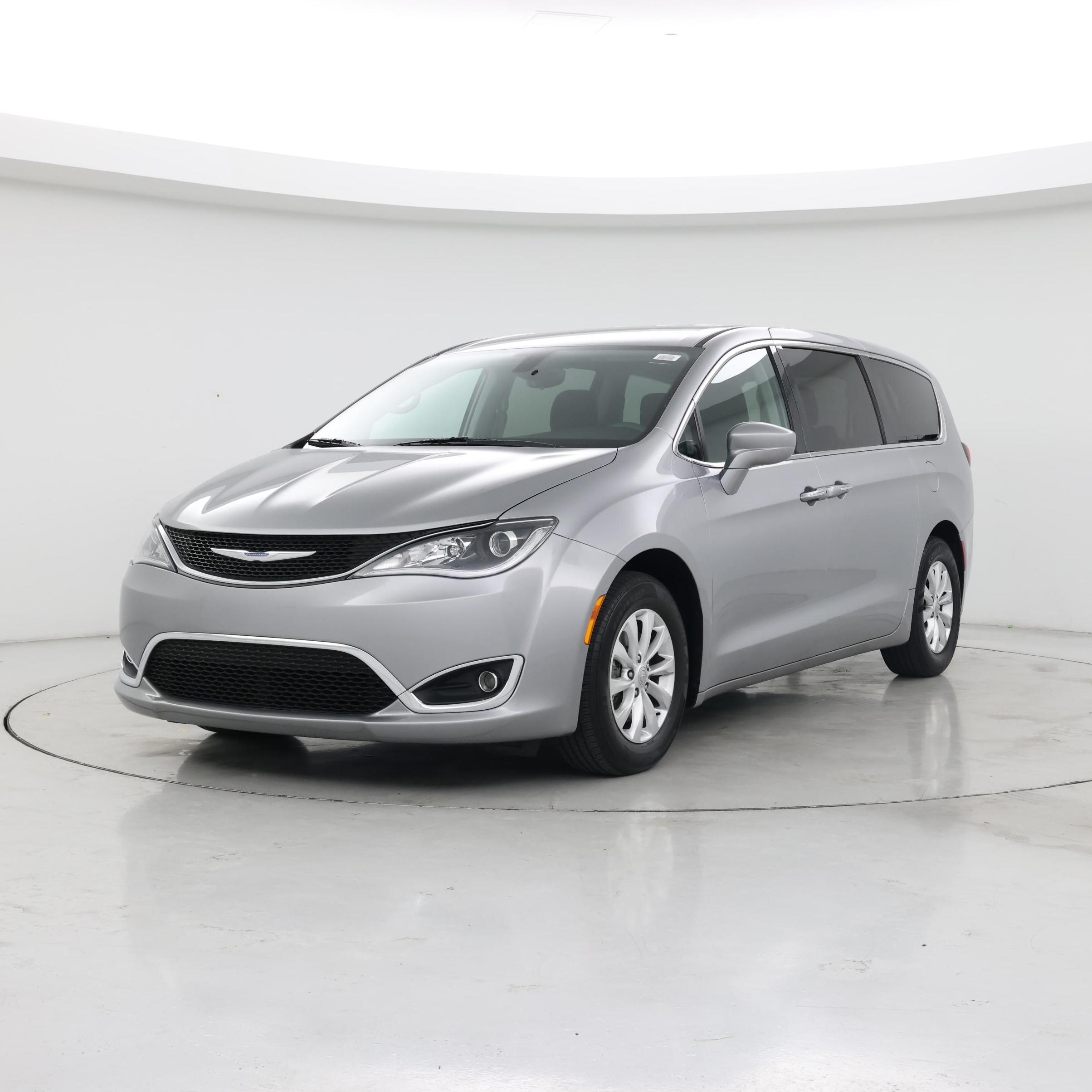Thumbnail: 2018 Chrysler Pacifica - 4