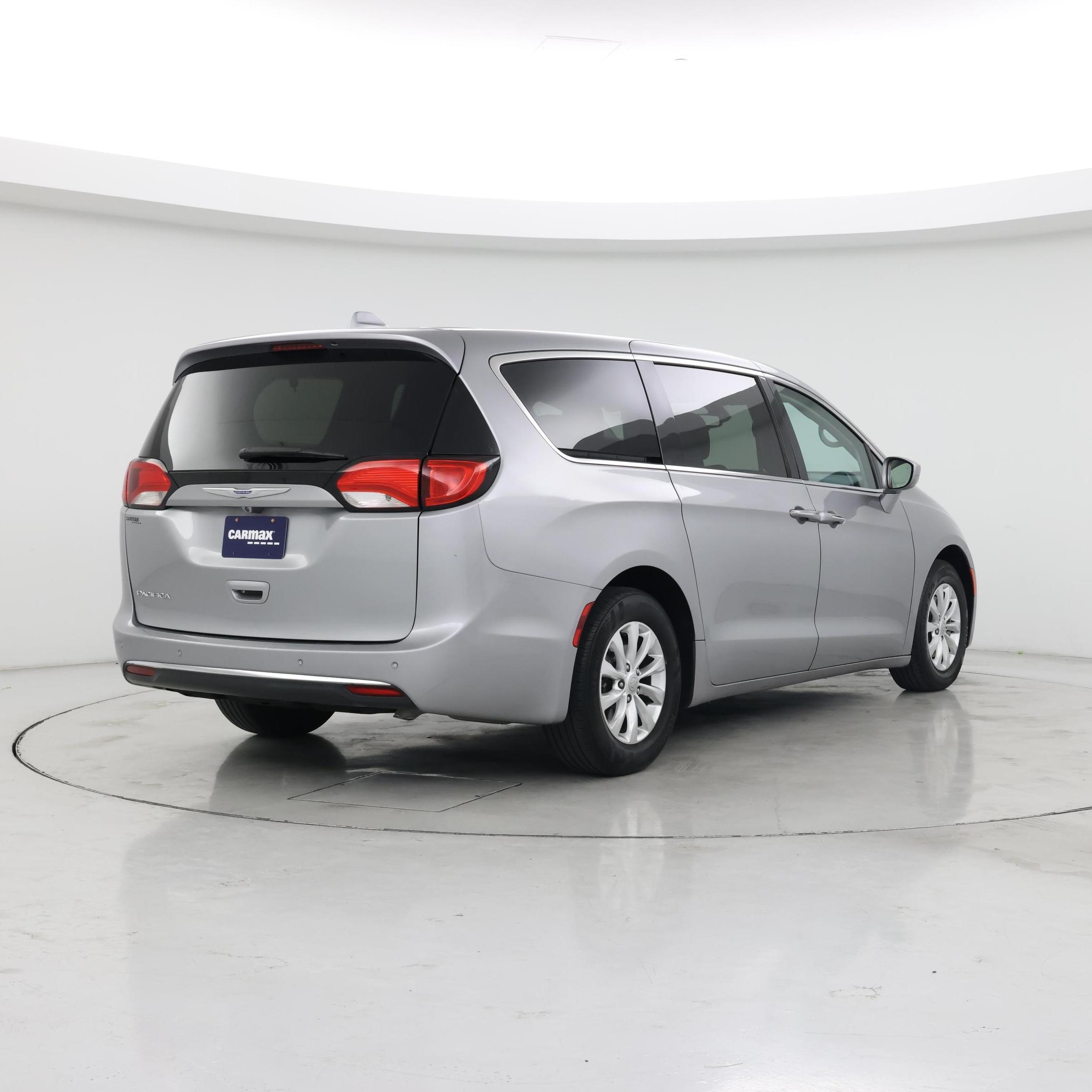 Thumbnail: 2018 Chrysler Pacifica - 8