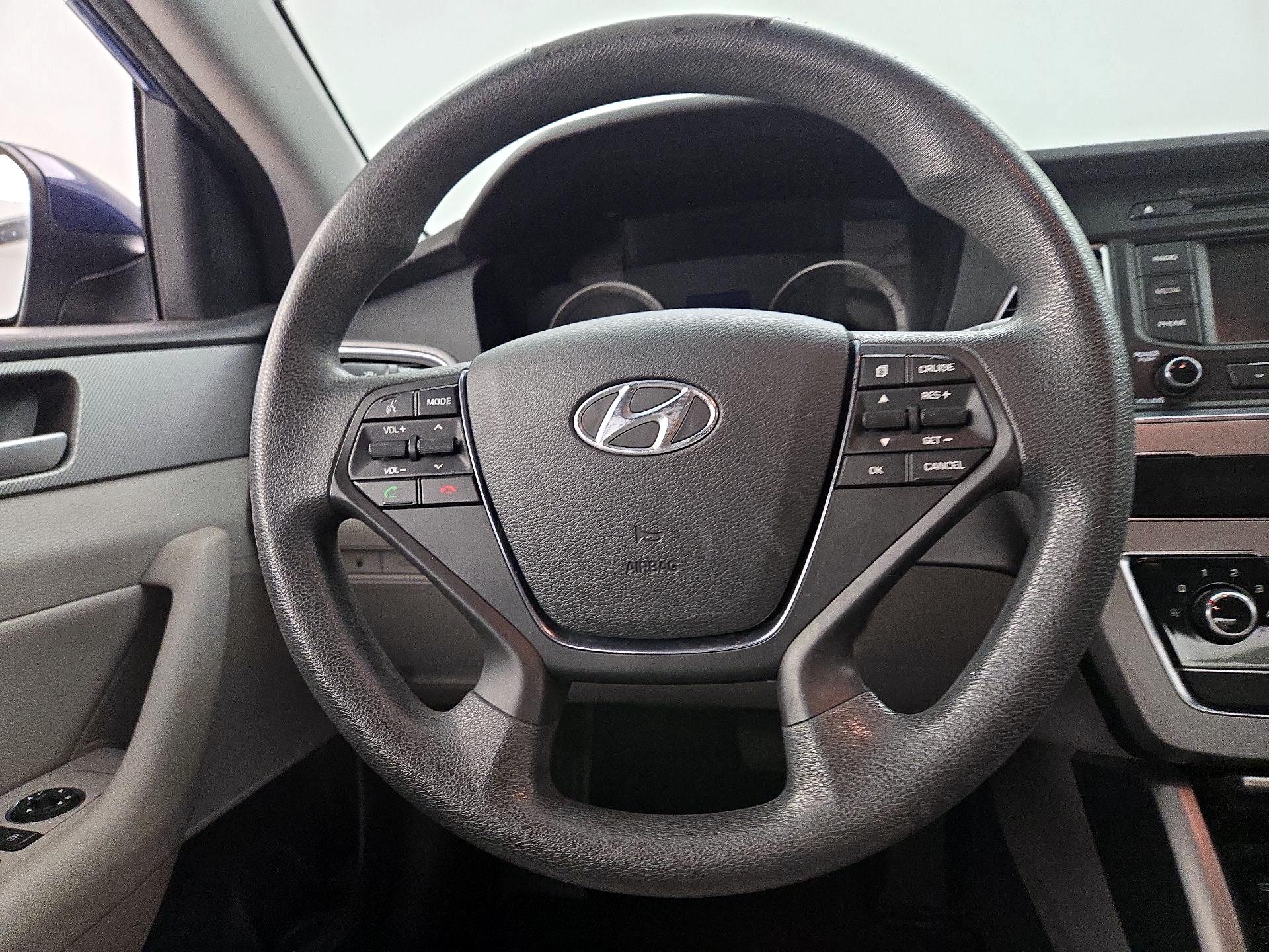 Thumbnail: 2015 Hyundai Sonata - 10