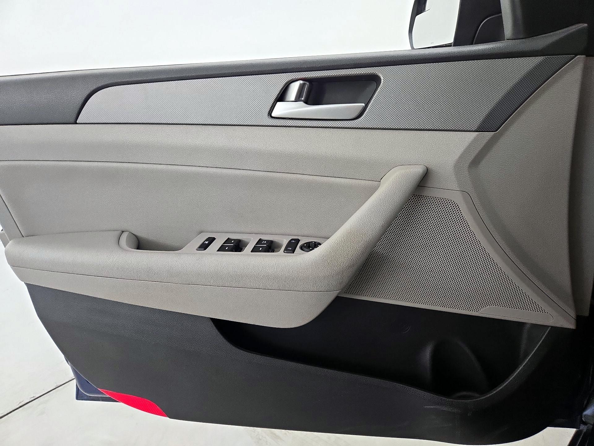 Thumbnail: 2015 Hyundai Sonata - 12