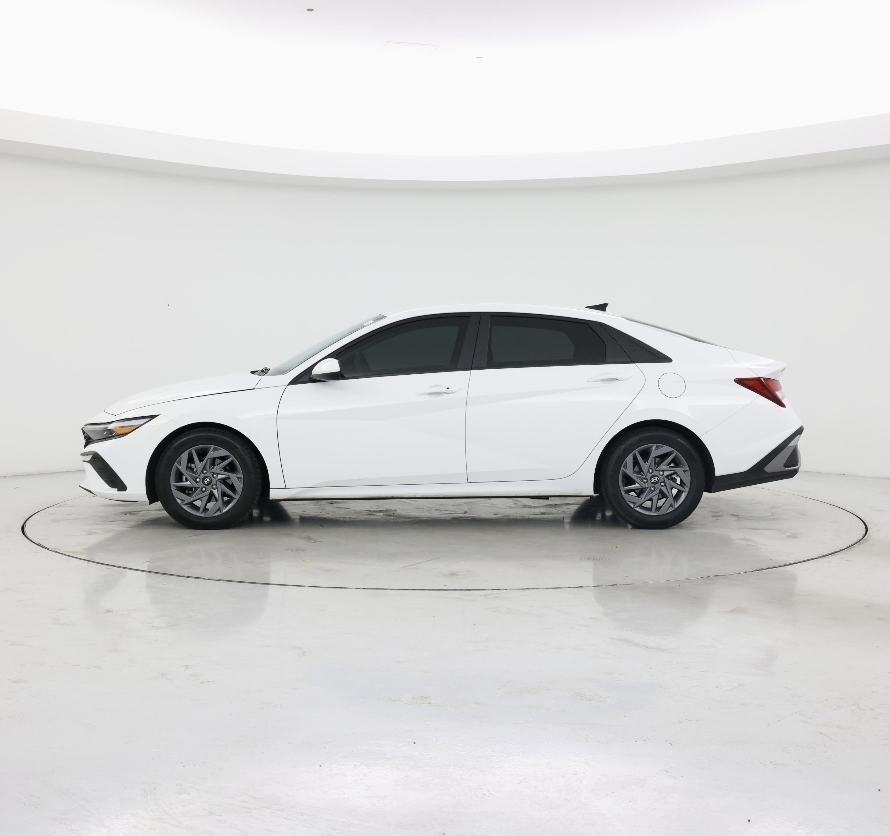 Thumbnail: 2024 Hyundai Elantra - 3