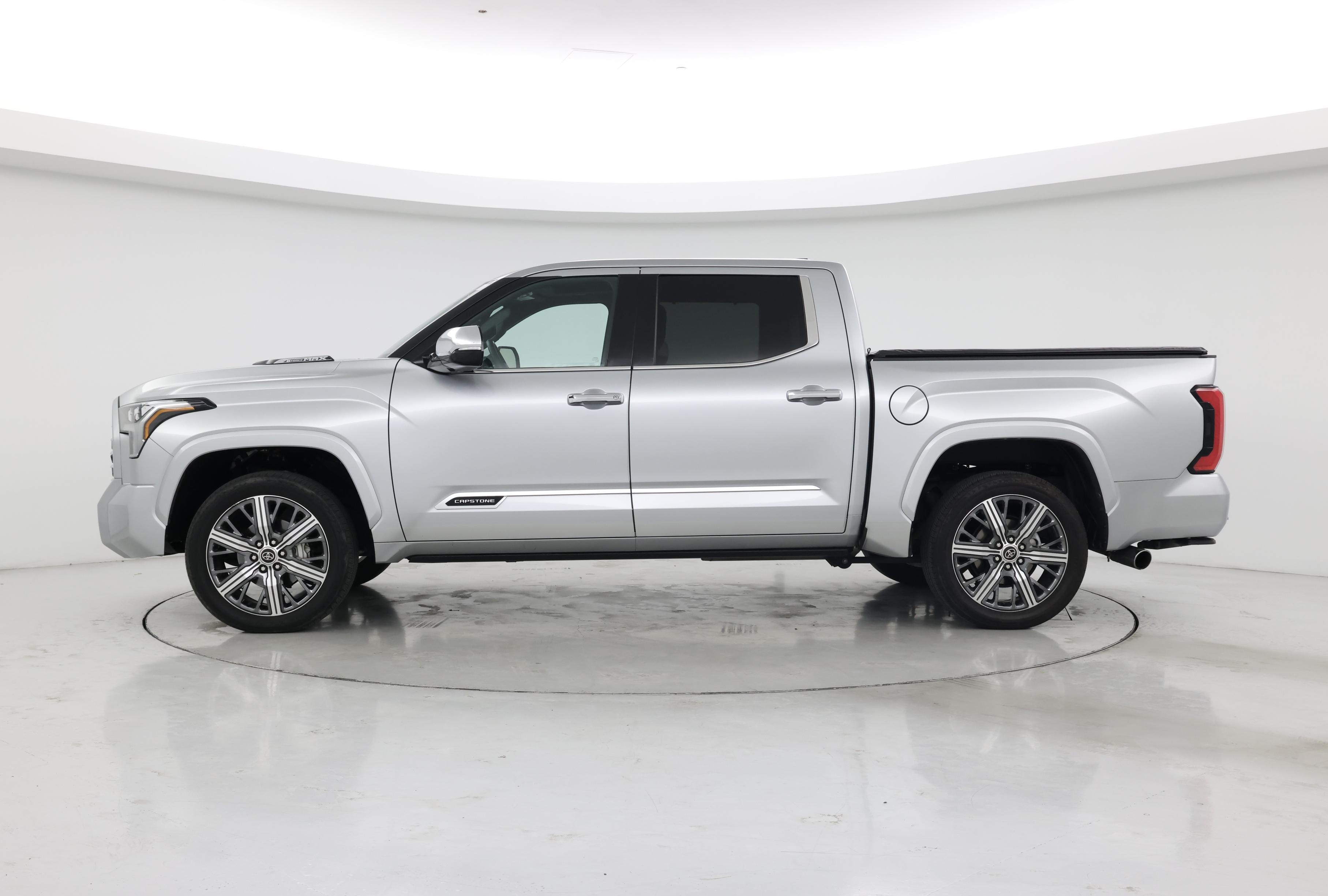 Thumbnail: 2022 Toyota Tundra - 3