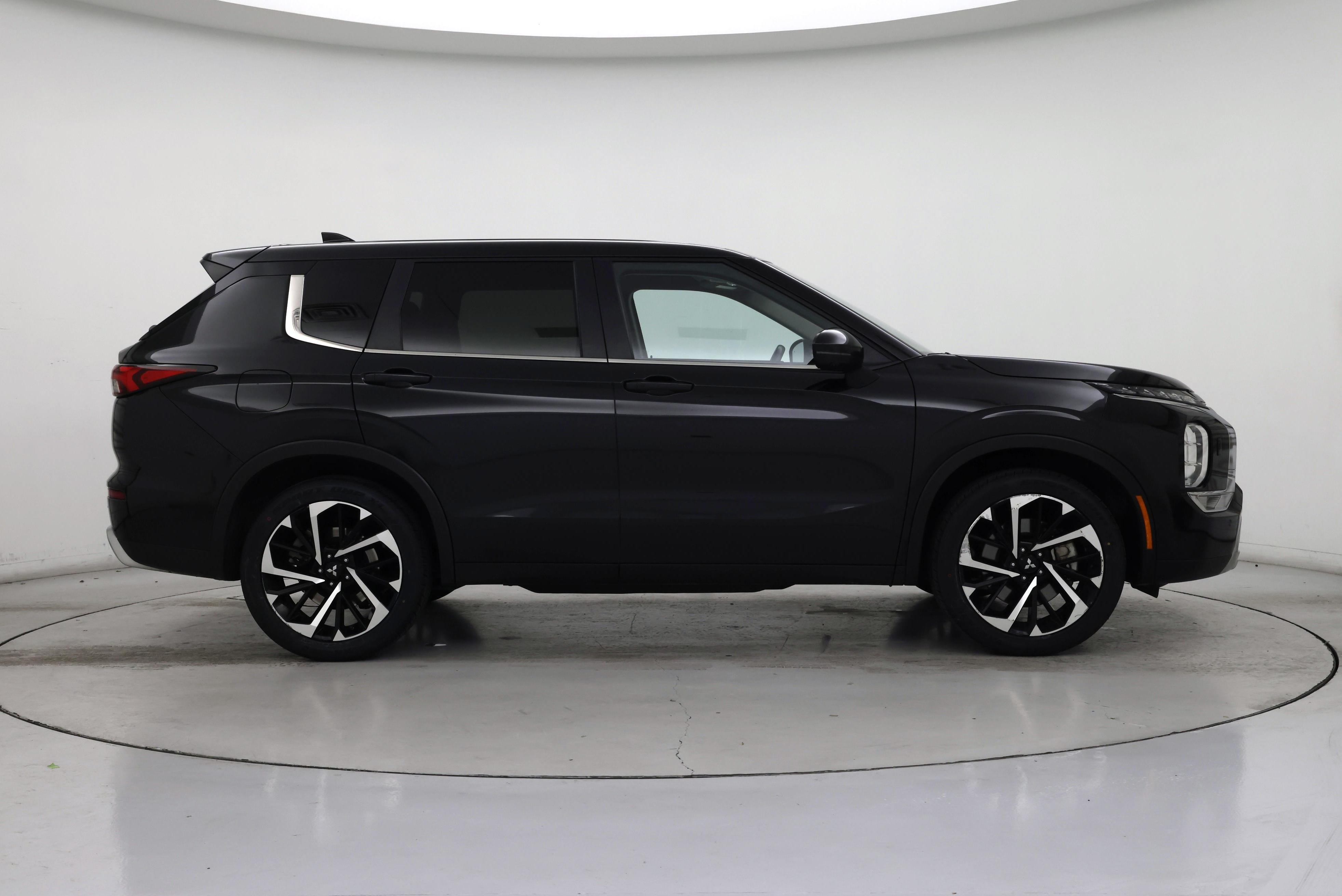 Thumbnail: 2024 Mitsubishi Outlander - 7