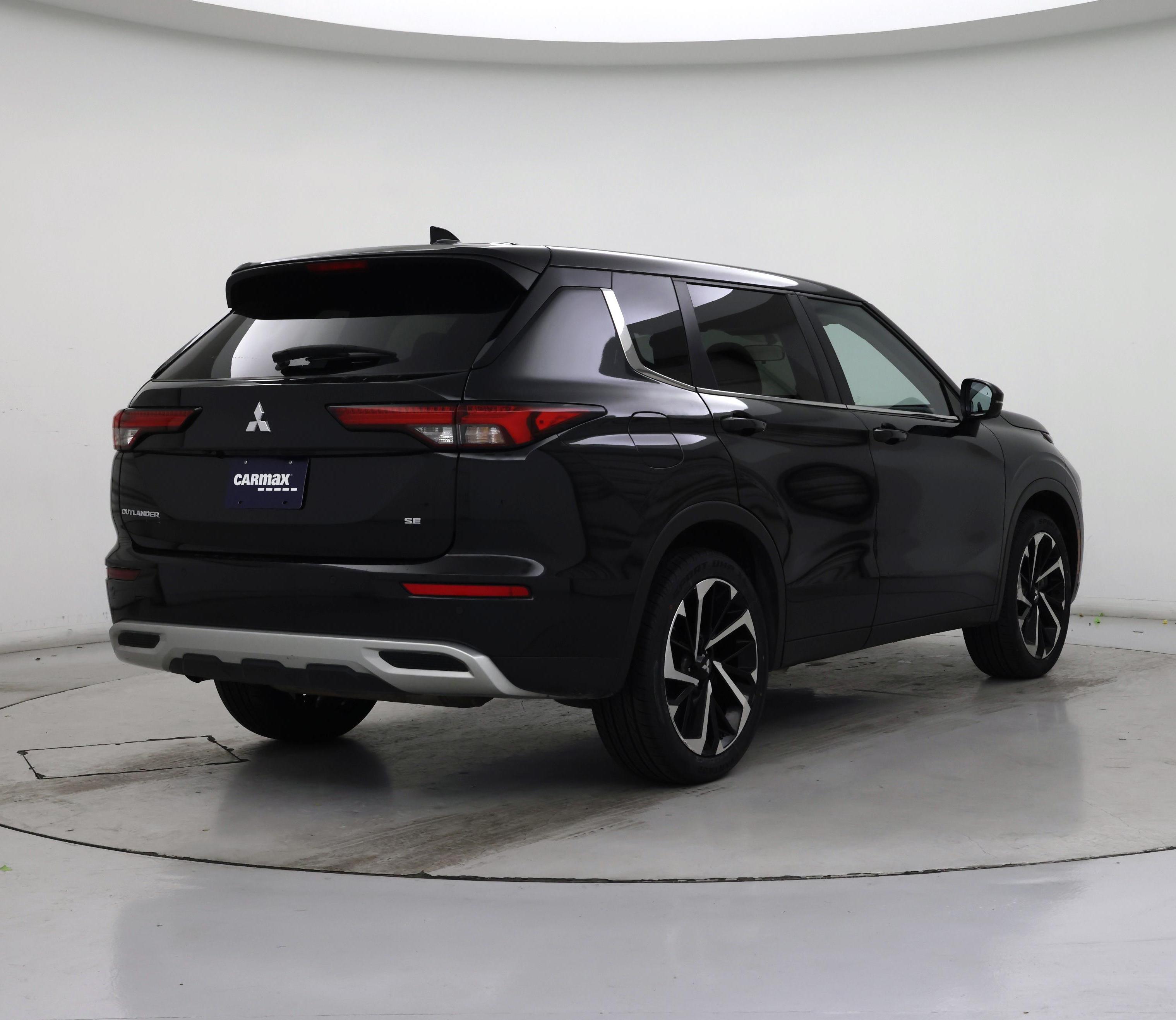 Thumbnail: 2024 Mitsubishi Outlander - 8