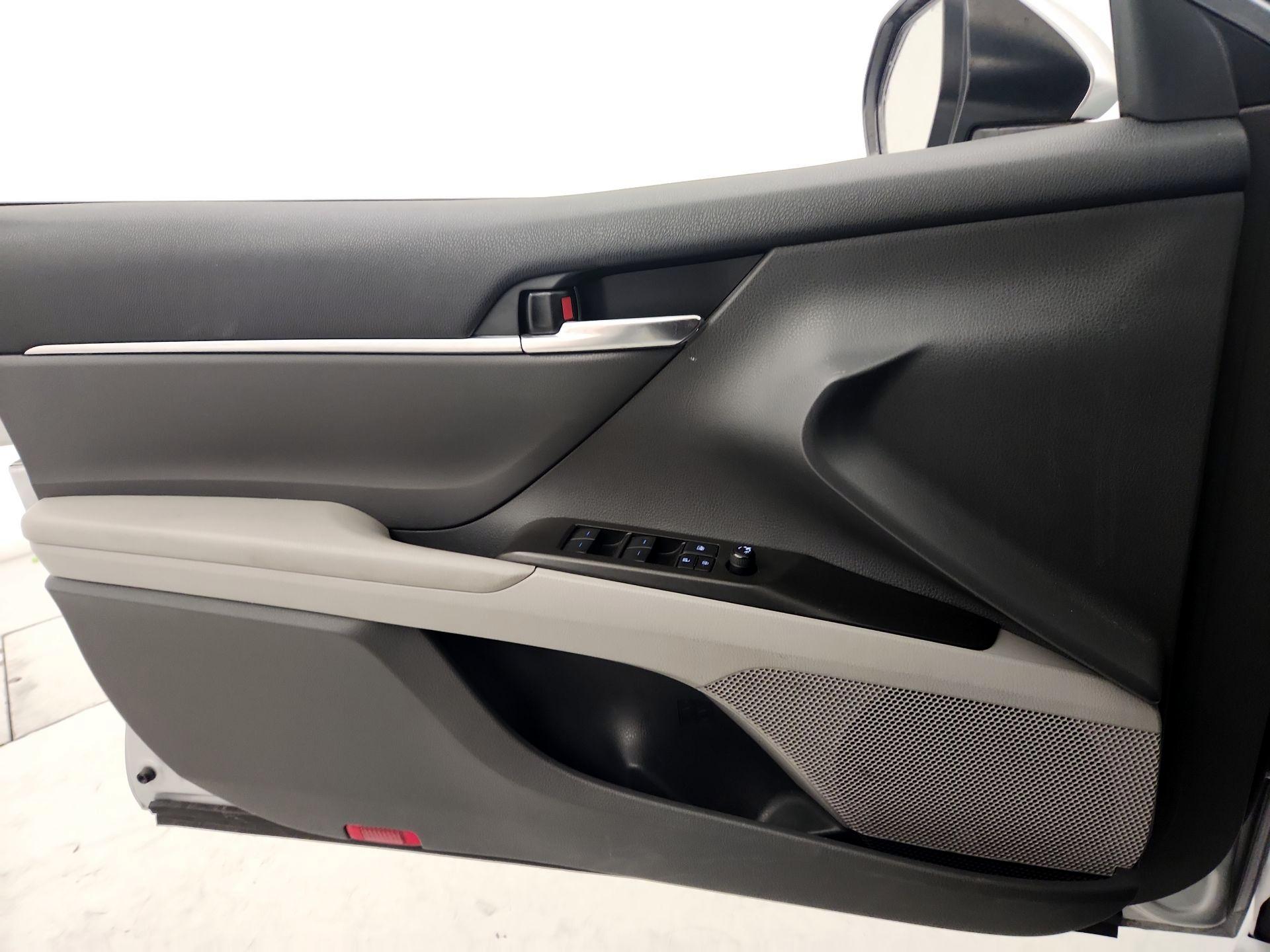 Thumbnail: 2022 Toyota Camry - 12