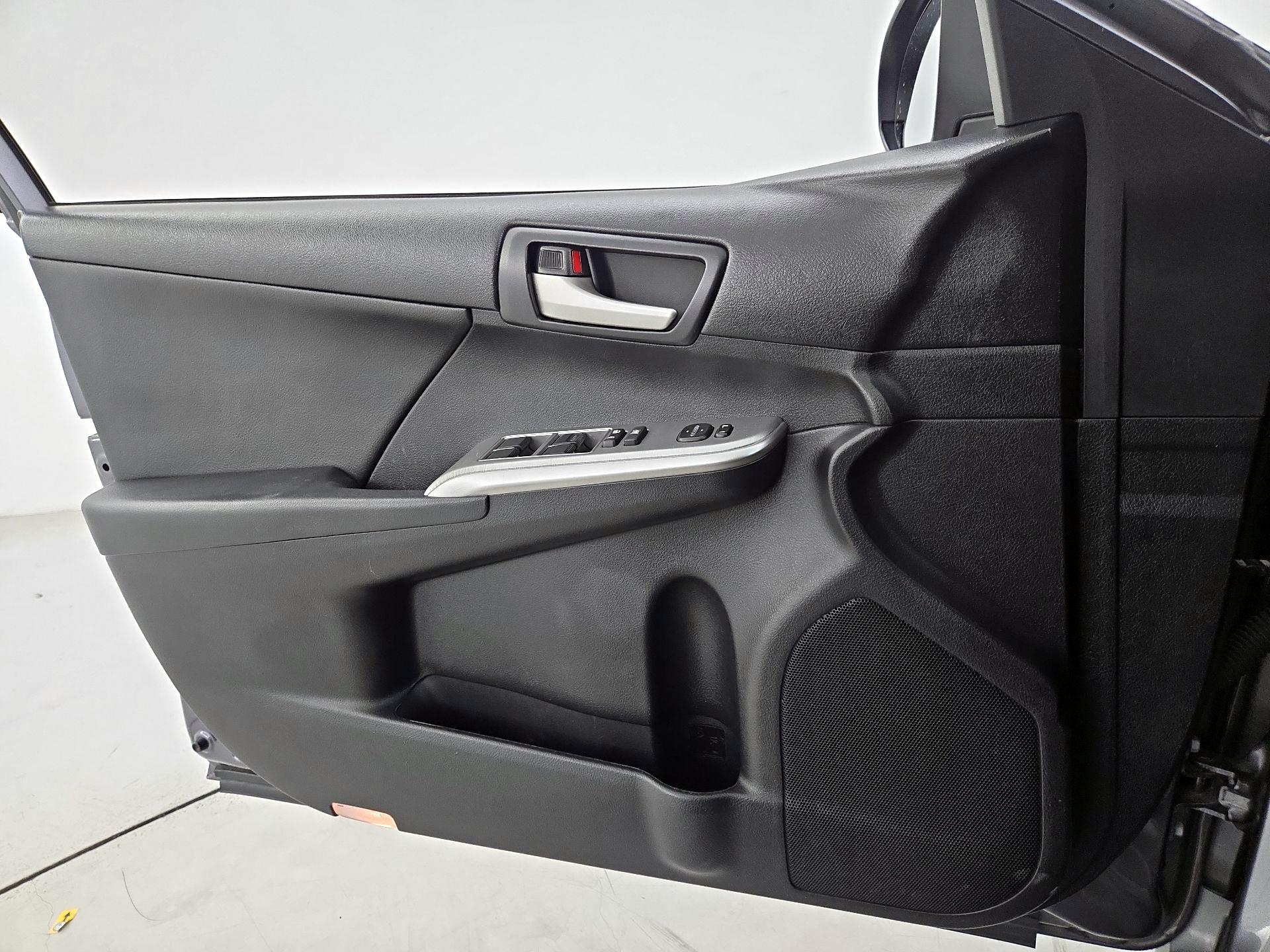 Thumbnail: 2014 Toyota Camry - 12