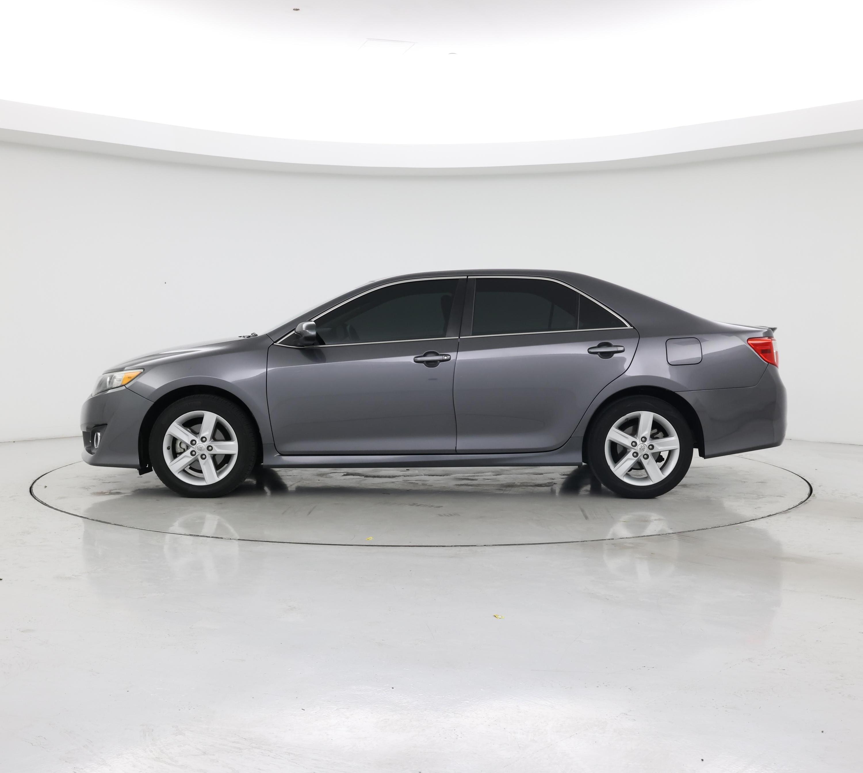 Thumbnail: 2014 Toyota Camry - 3