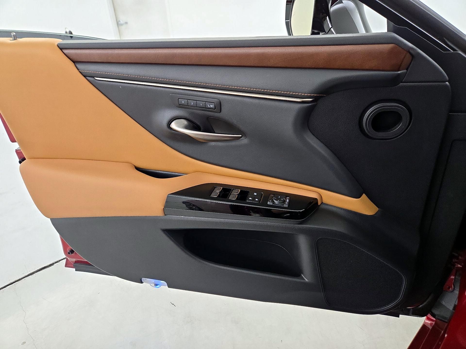Thumbnail: 2022 Lexus ES - 12