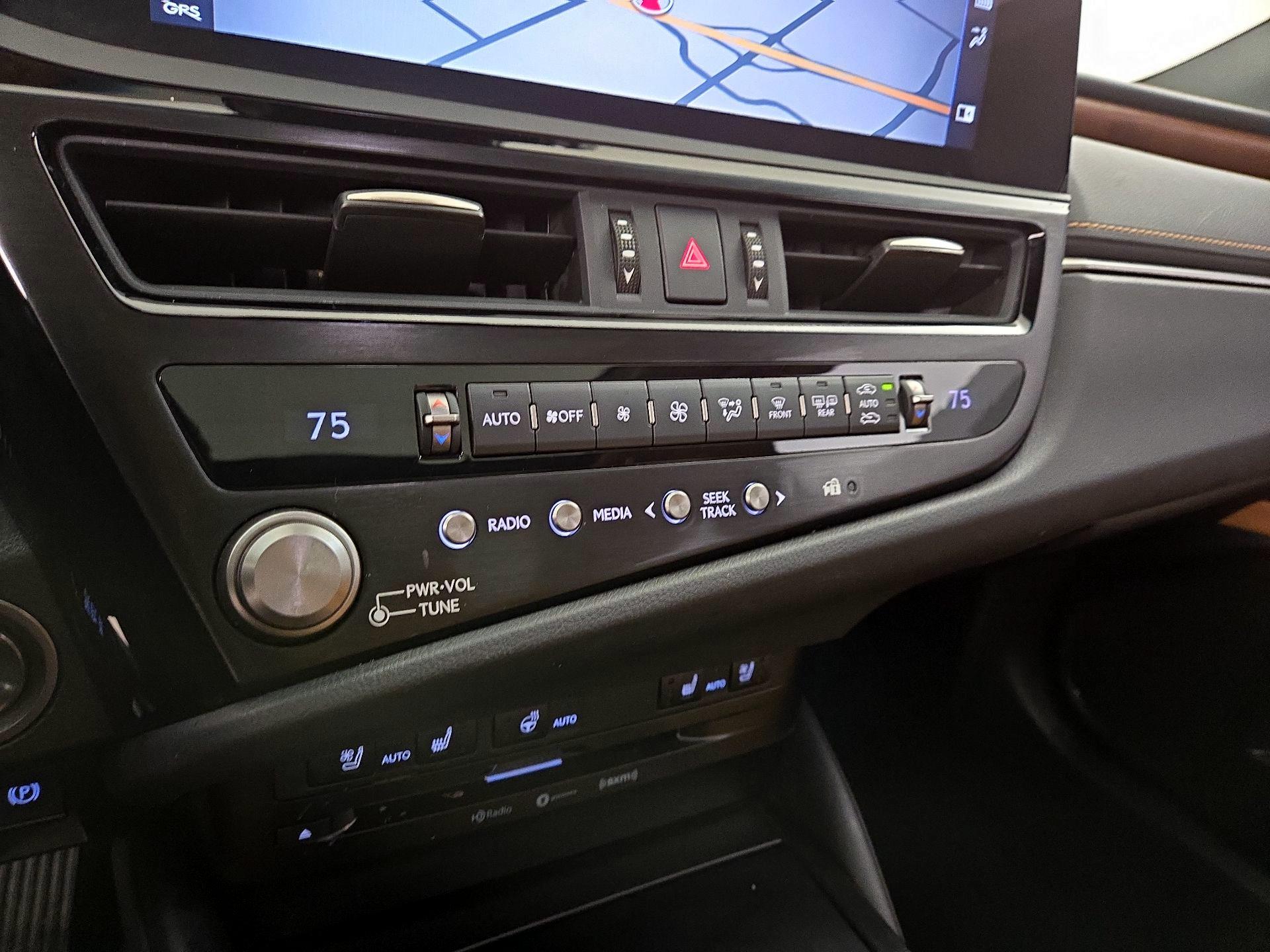 Thumbnail: 2022 Lexus ES - 17
