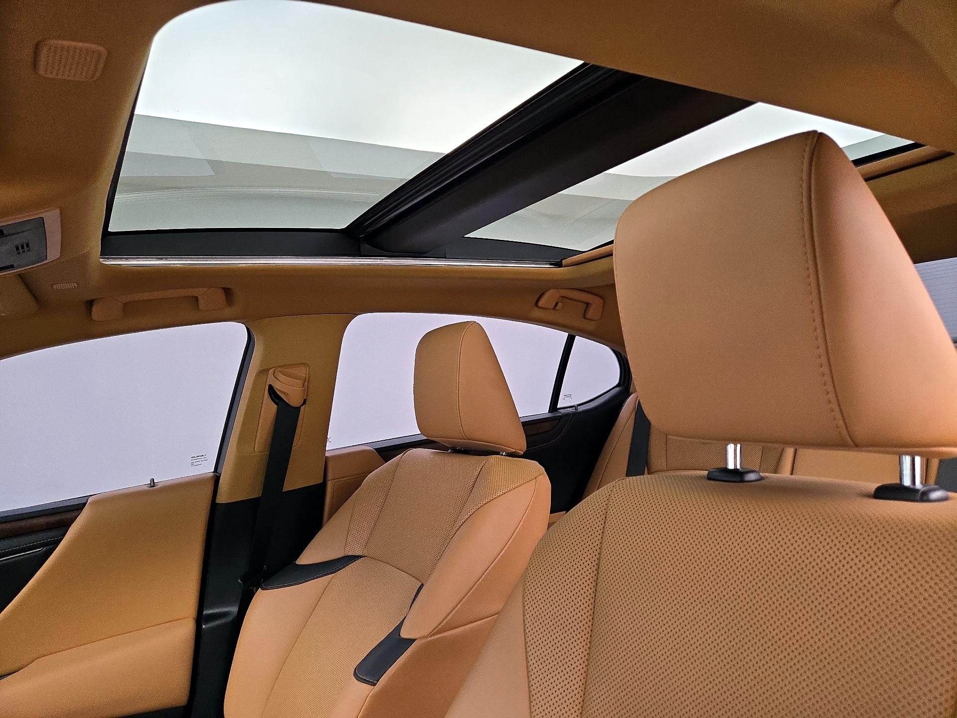 Thumbnail: 2022 Lexus ES - 20