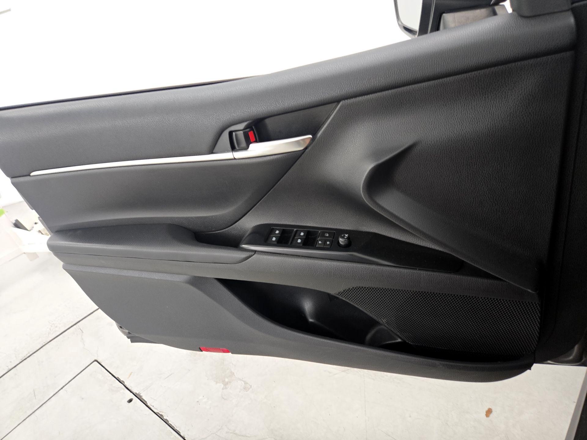 Thumbnail: 2020 Toyota Camry - 12