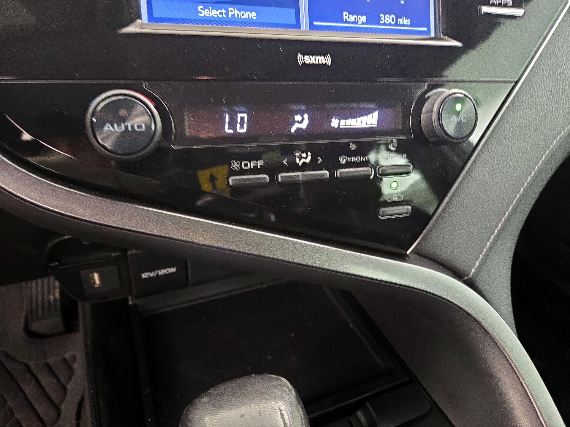 Thumbnail: 2020 Toyota Camry - 16