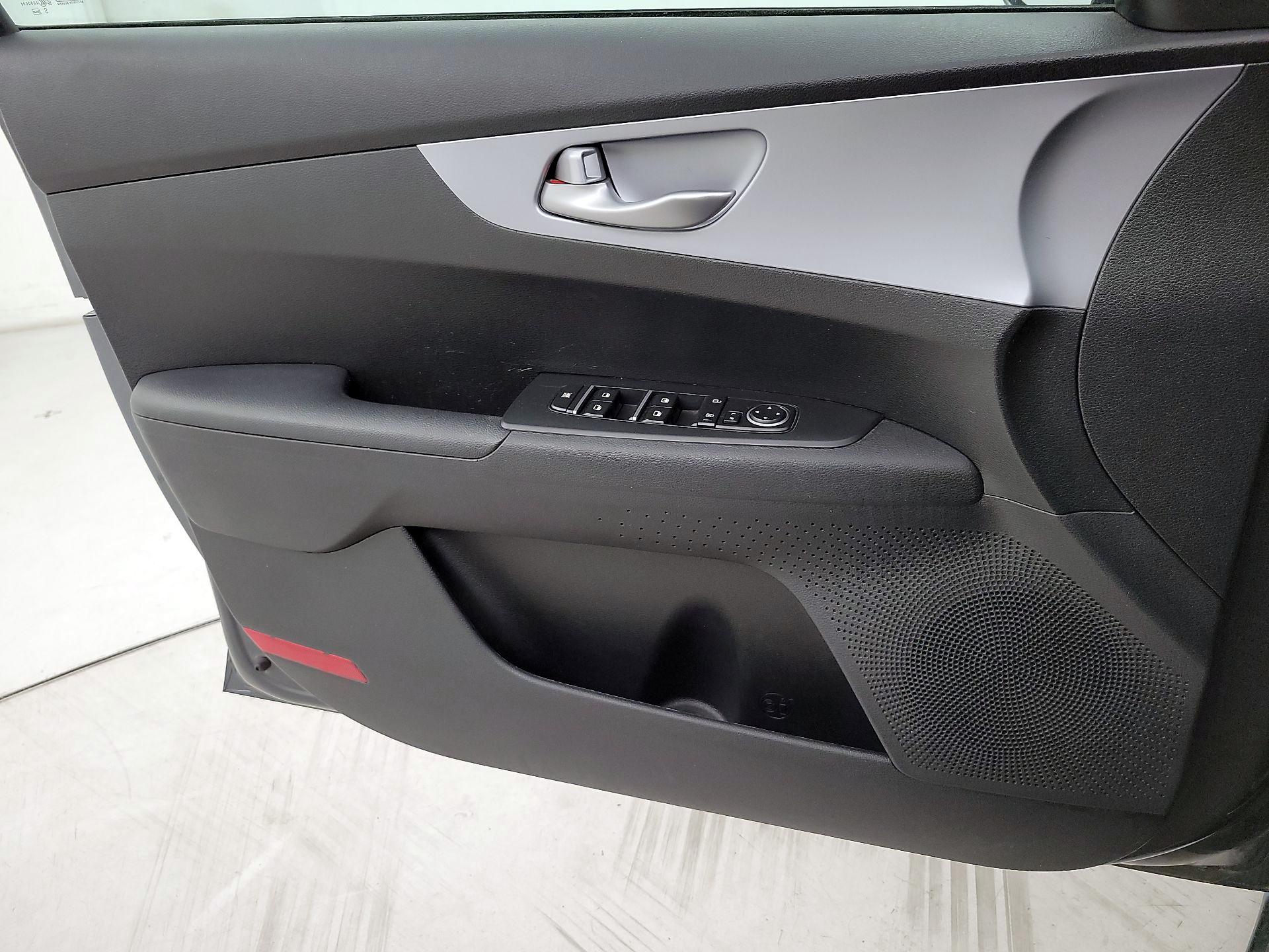 Thumbnail: 2023 Kia Forte - 12