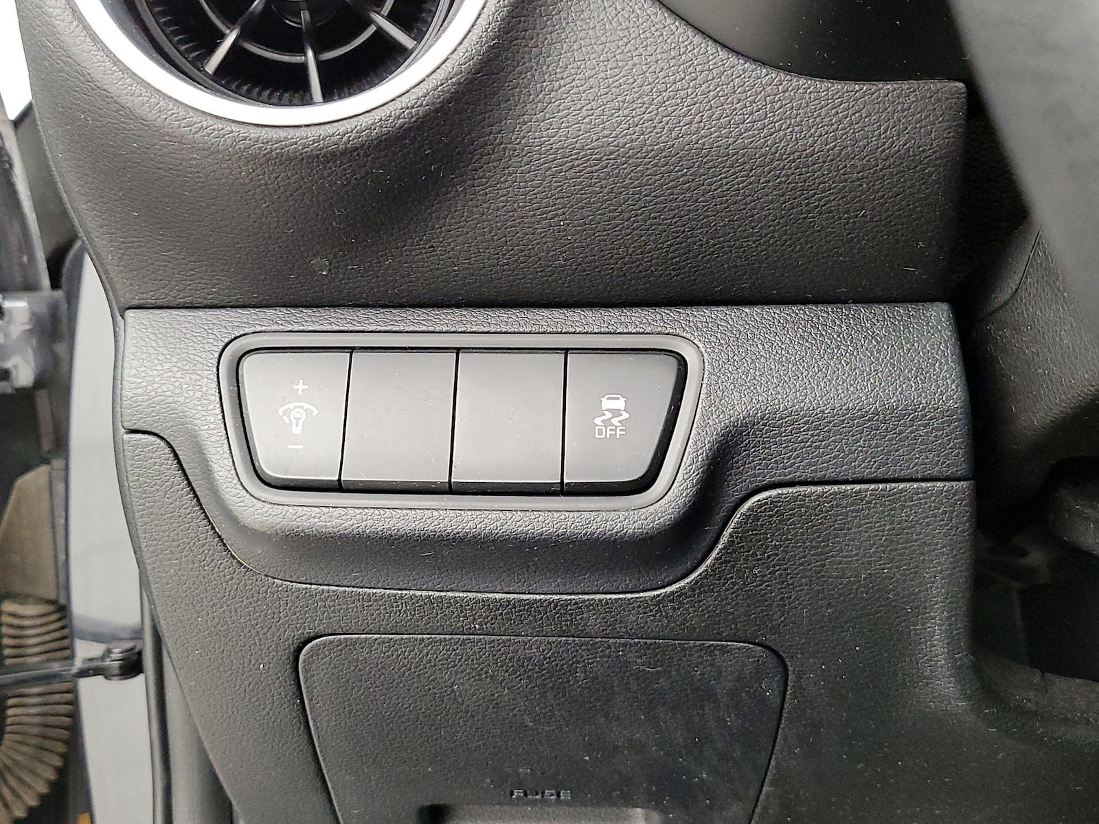 2023 Kia Forte LXS - Photo 14
