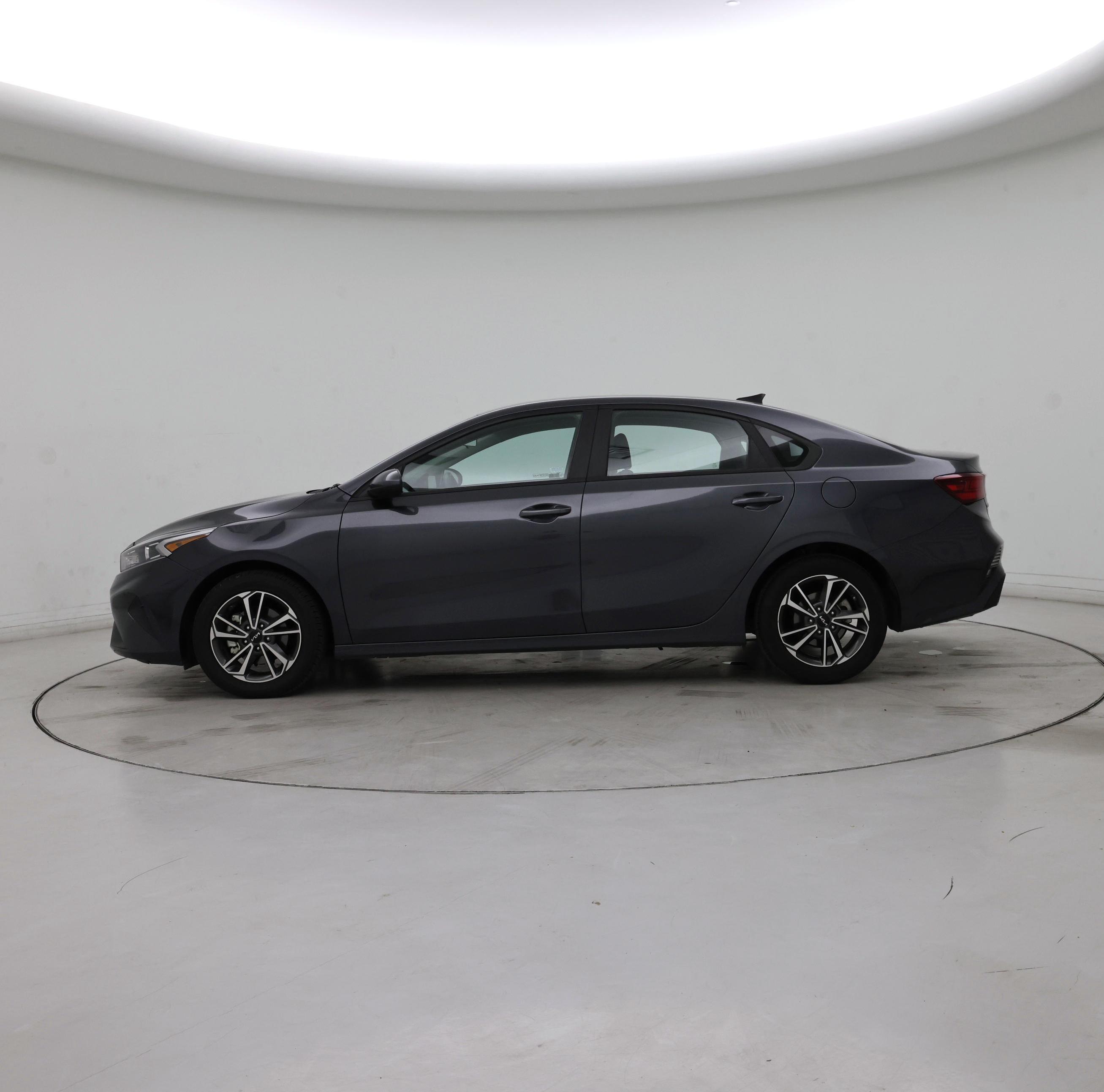 Thumbnail: 2023 Kia Forte - 3