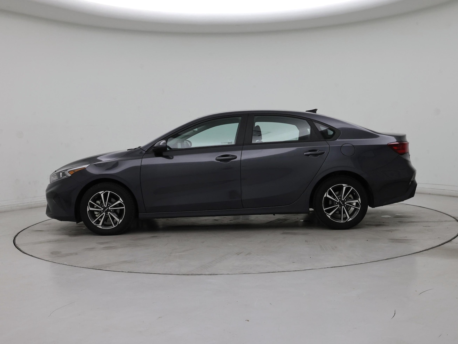 2023 Kia Forte LXS - Photo 4