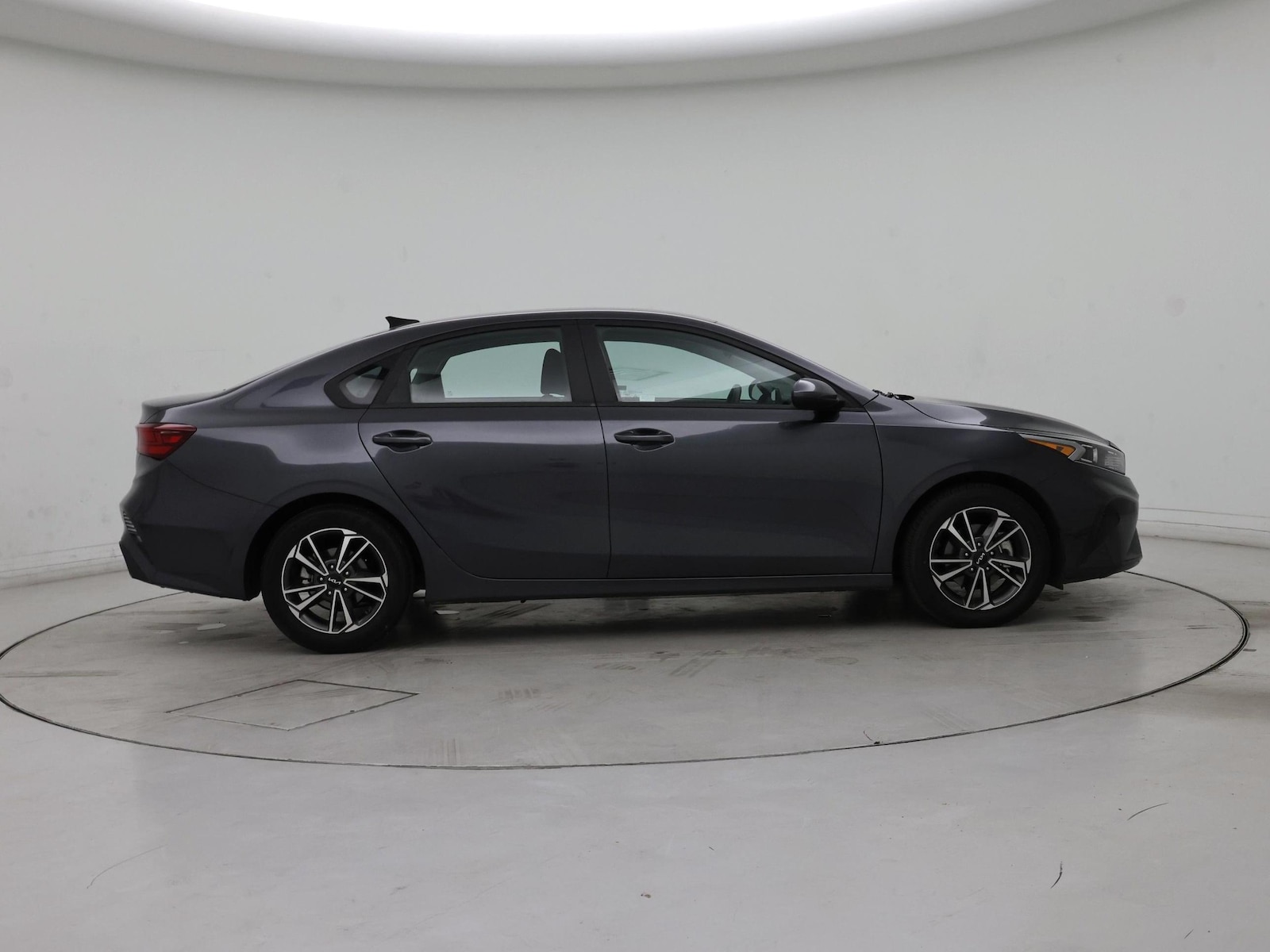 2023 Kia Forte LXS - Photo 8